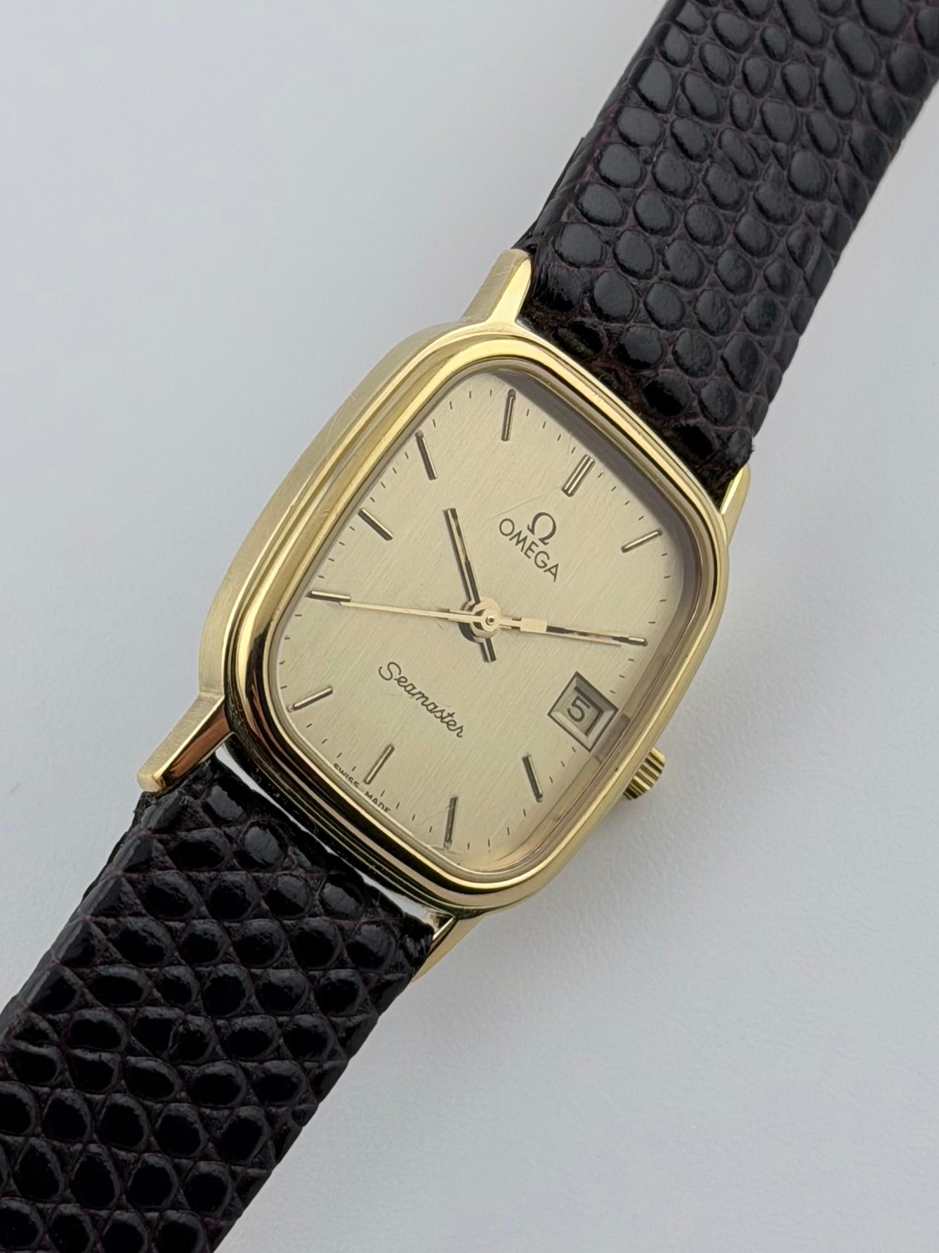 Omega Seamaster Quartz Date 596.0070 - Ladies
