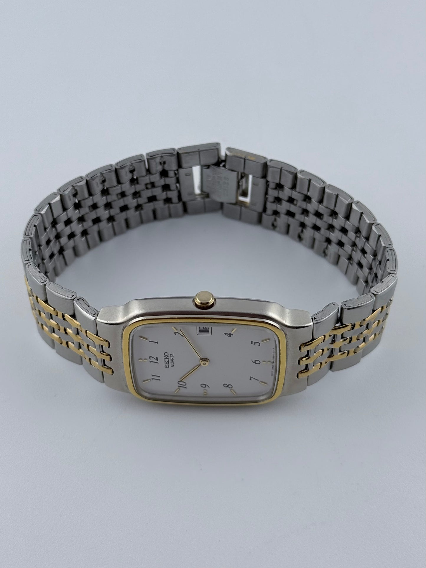 Seiko Tank Quartz 5Y39-5090 Date - Arabic Numerals