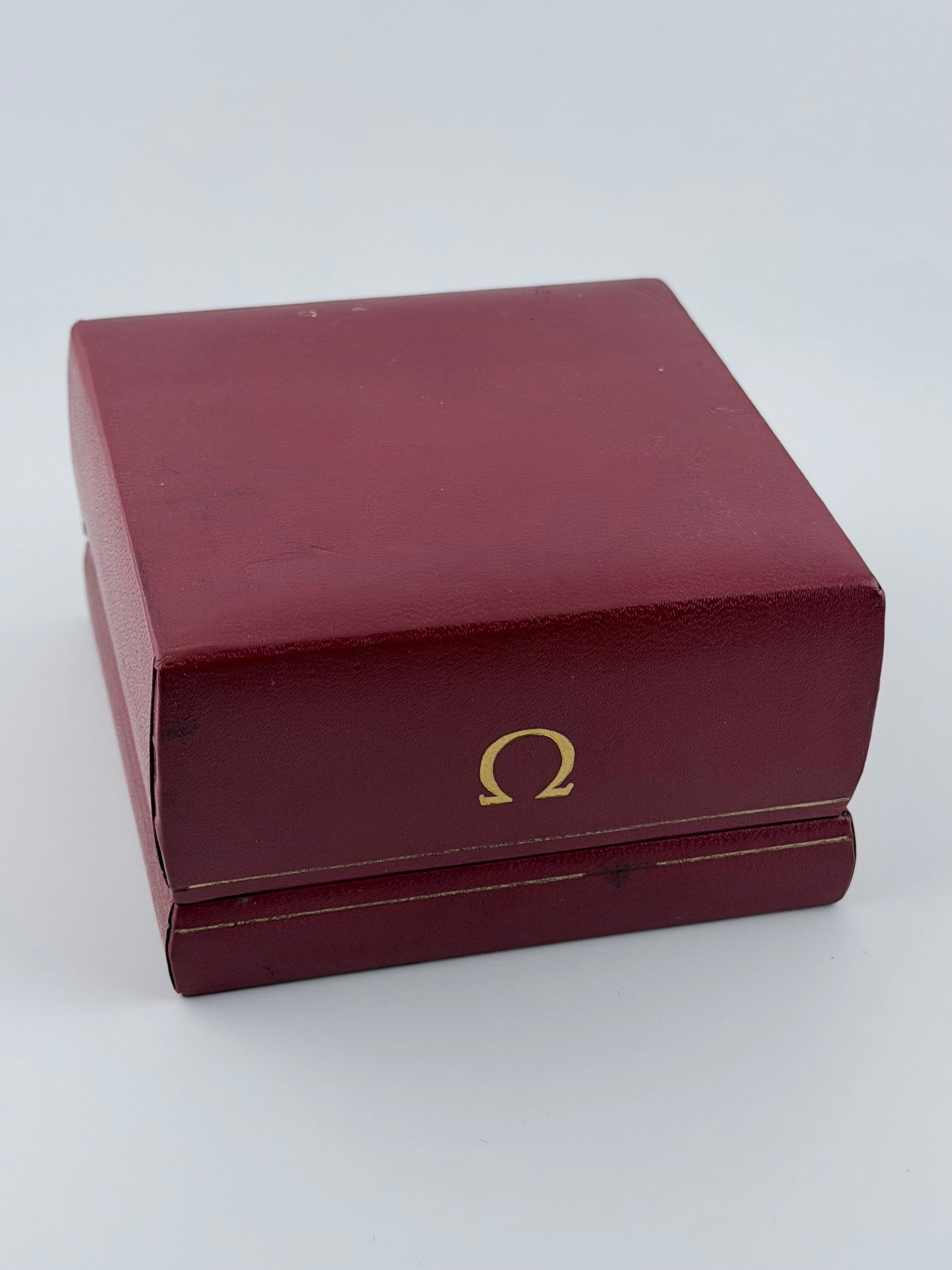 Omega Geneve Manual Wind 9ct Gold - 132.5017 - Original Box and Papers