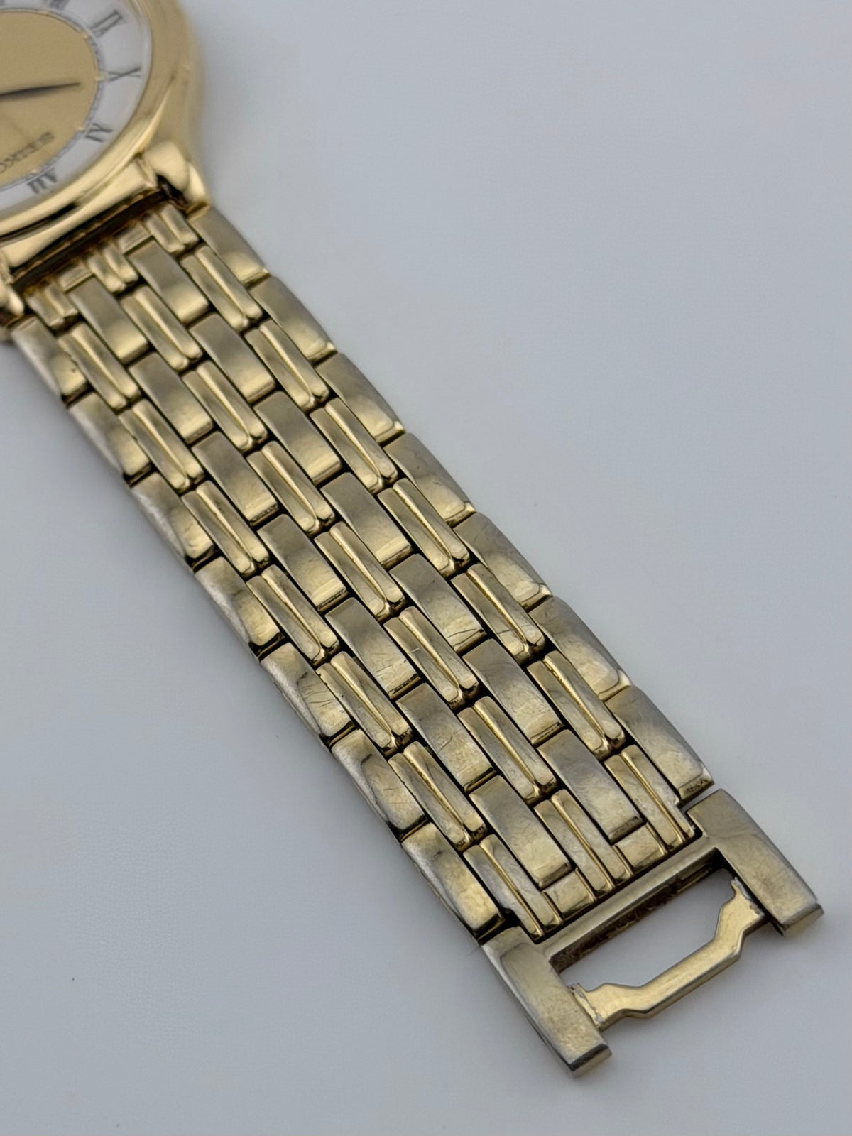 Seiko Quartz V701-1Y70