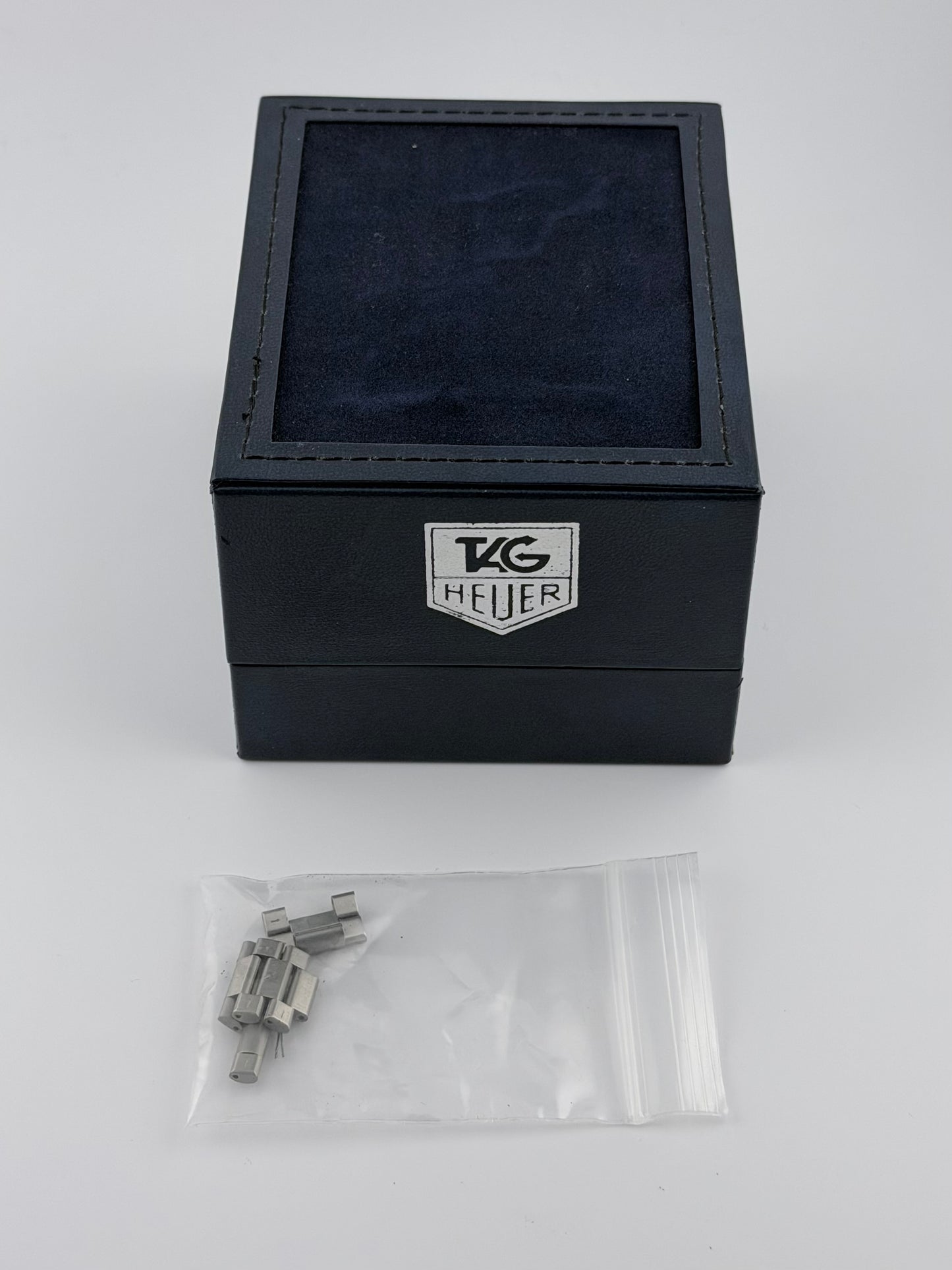 Tag Heuer Professional 2000 Quartz Date - 962.013 - NNOS - Box and Papers