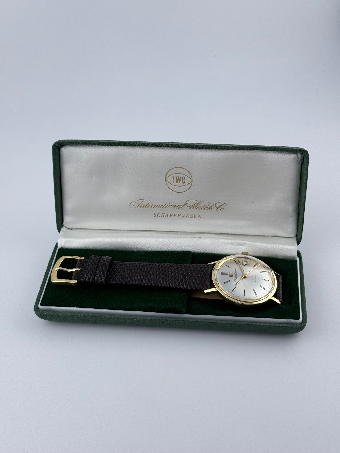 IWC Shaffhausen Automatic Date - 1818 - 18ct Gold- “Fish Crown” - OG Box