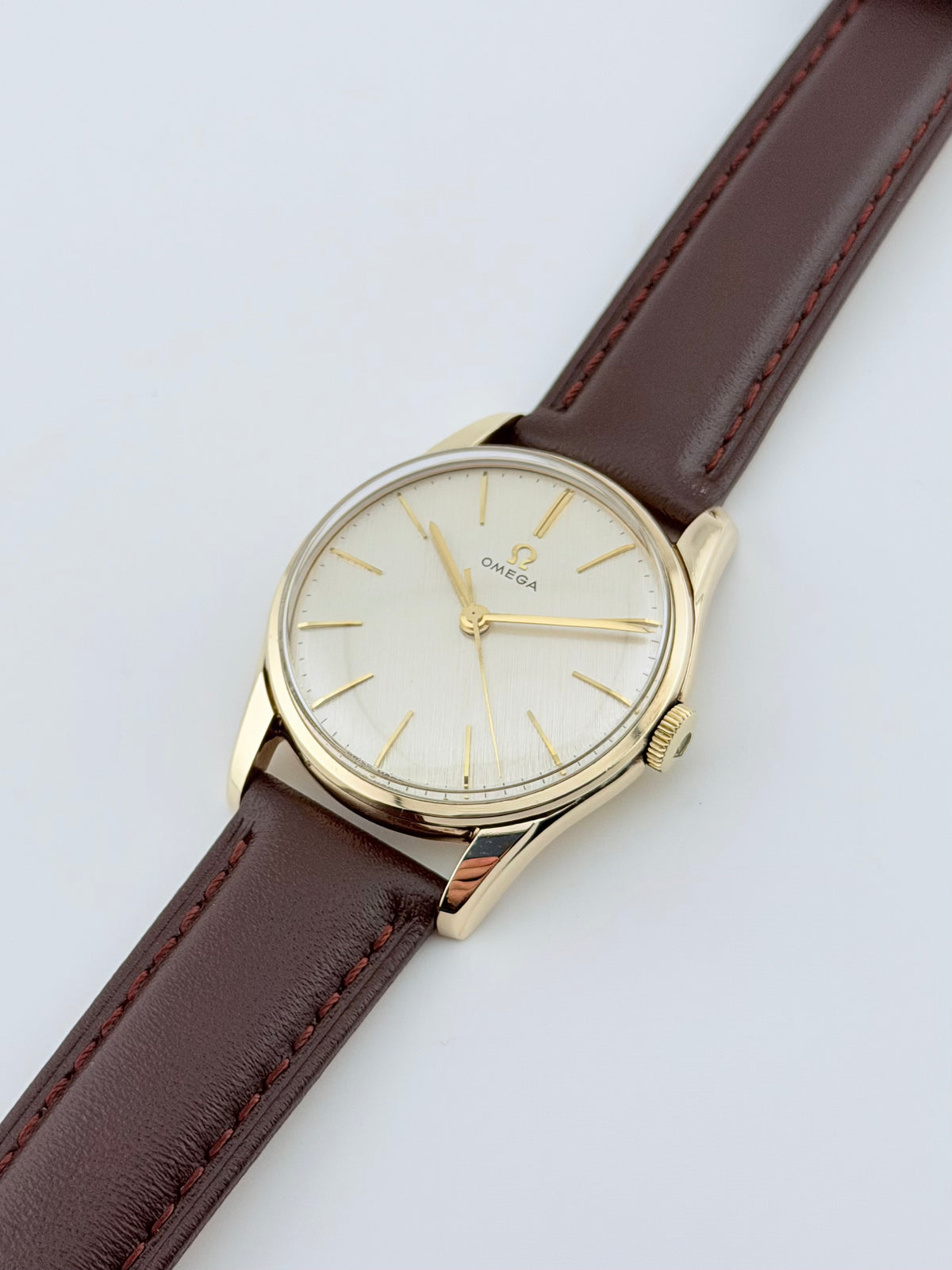 Omega Manual Wind 9ct Gold - 928 181407 - Linen Dial - Box and Papers