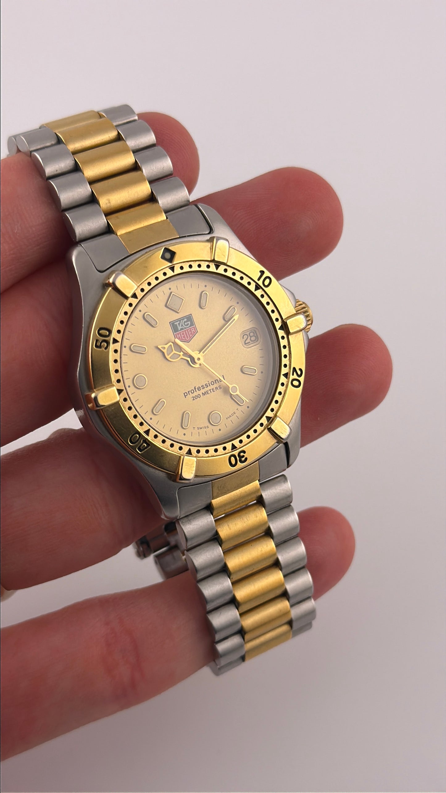 Tag Heuer Professional 200m Quartz Date - 964.013.2