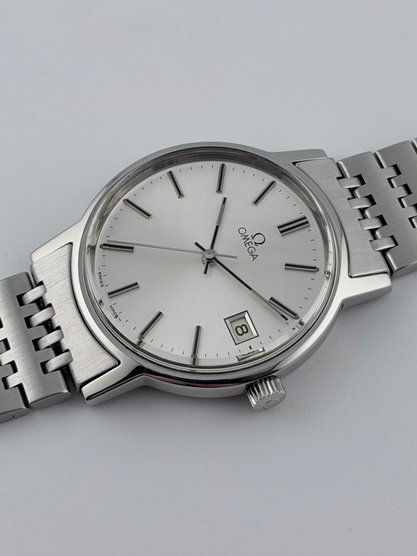 Omega Date Manual Wind 136.0104 - Original Bracelet