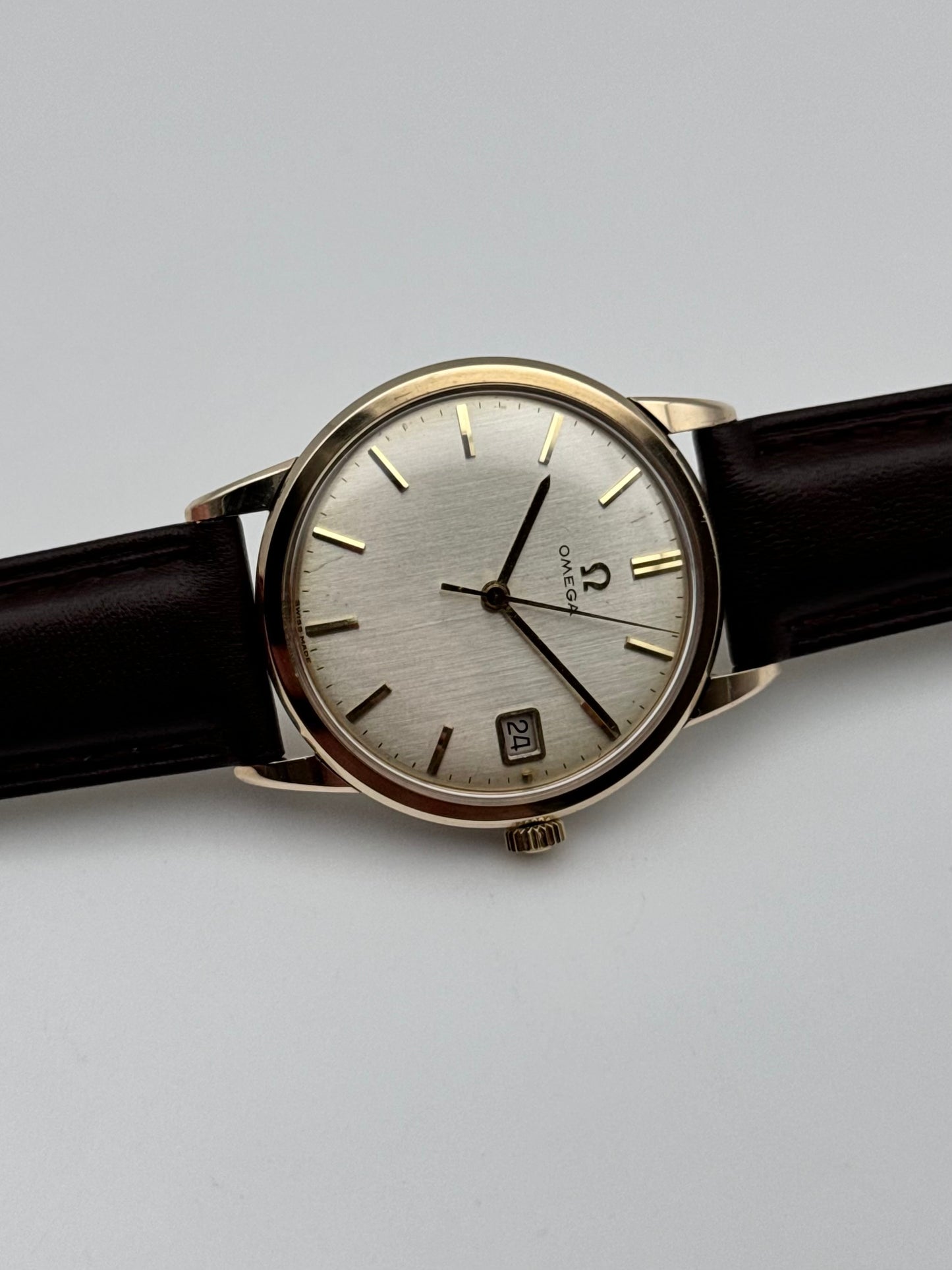 Omega Manual Wind 9ct Gold - 132.5409 - Box and Papers