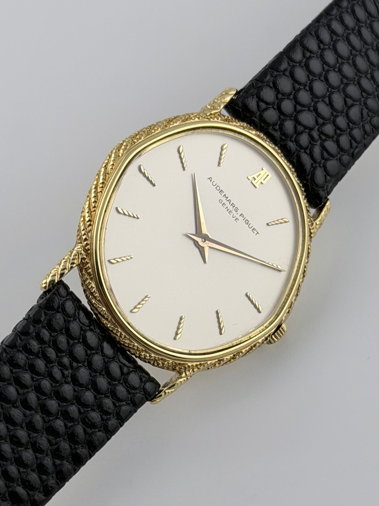 Audemars Piguet Rope Finish Manual Wind 18kt Gold - Ultra Slim - Ultra Rare