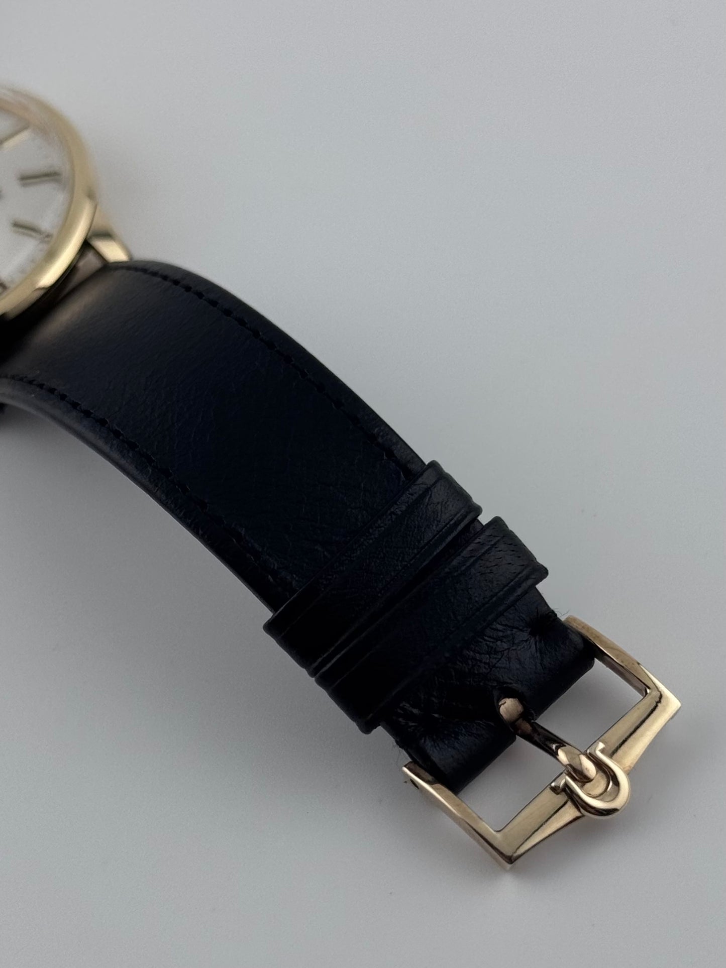 Omega Manual Wind  18ct Gold - 131.5418 - Box and Papers!