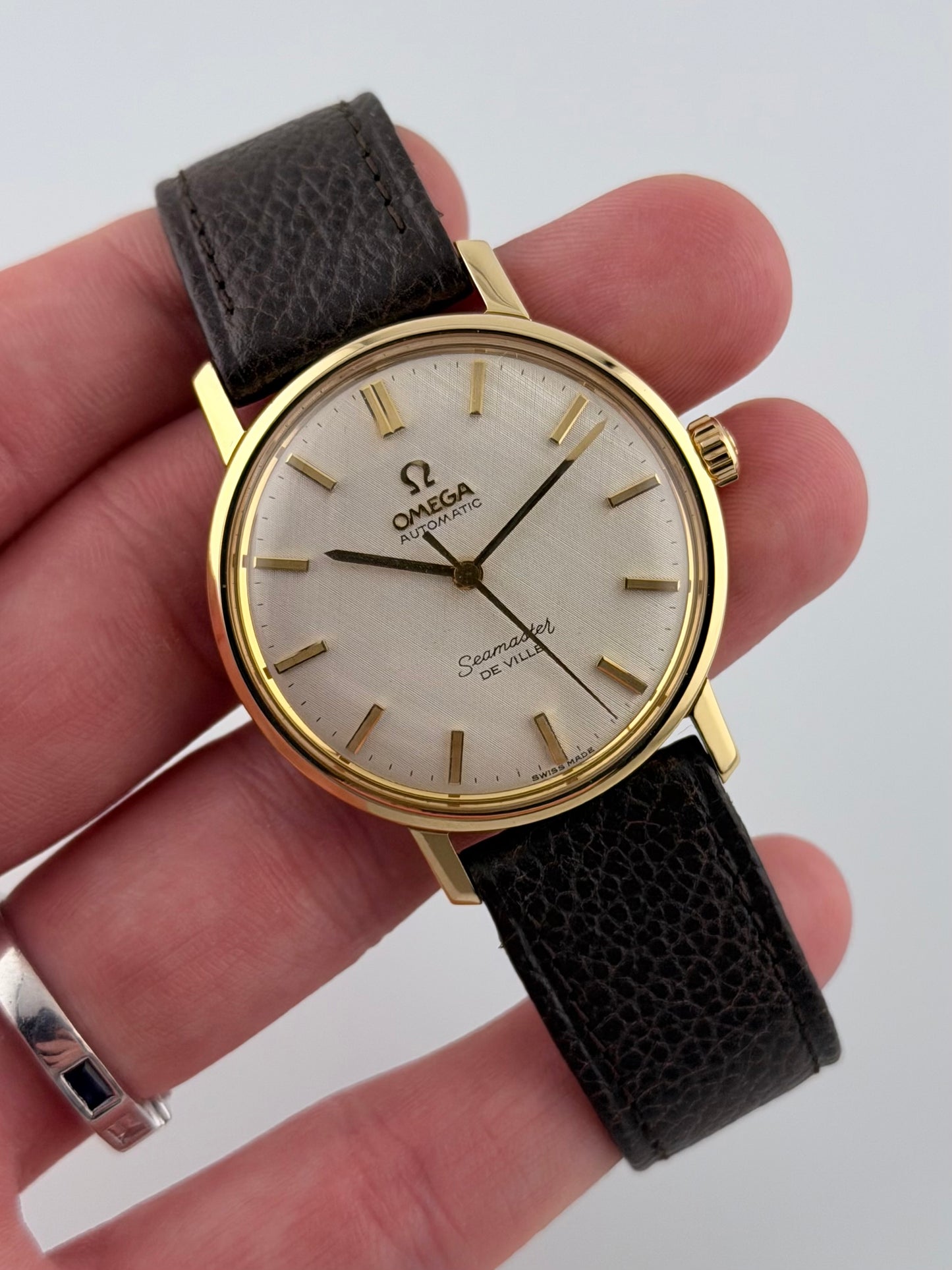 Omega Seamaster De Ville Automatic Linen Dial - 18ct Gold - 165.5020 - Box and Papers!