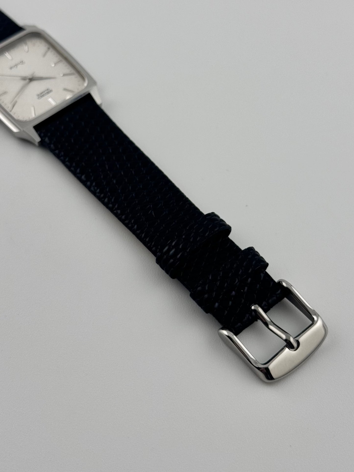 Seiko Dolce Tank Quartz - 9531-5550 Rare Silk Embossed Dial