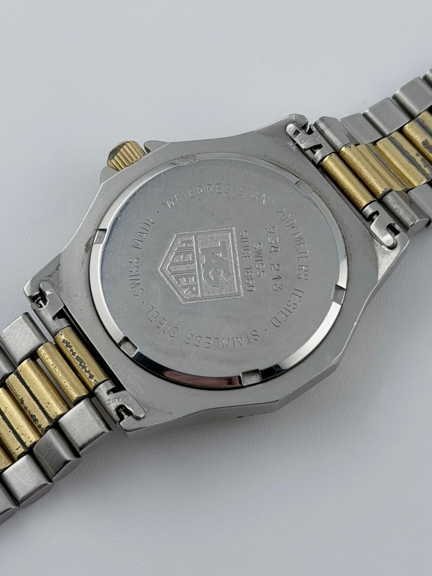 Tag Heuer Professional 3000 Quartz Date - 934.213