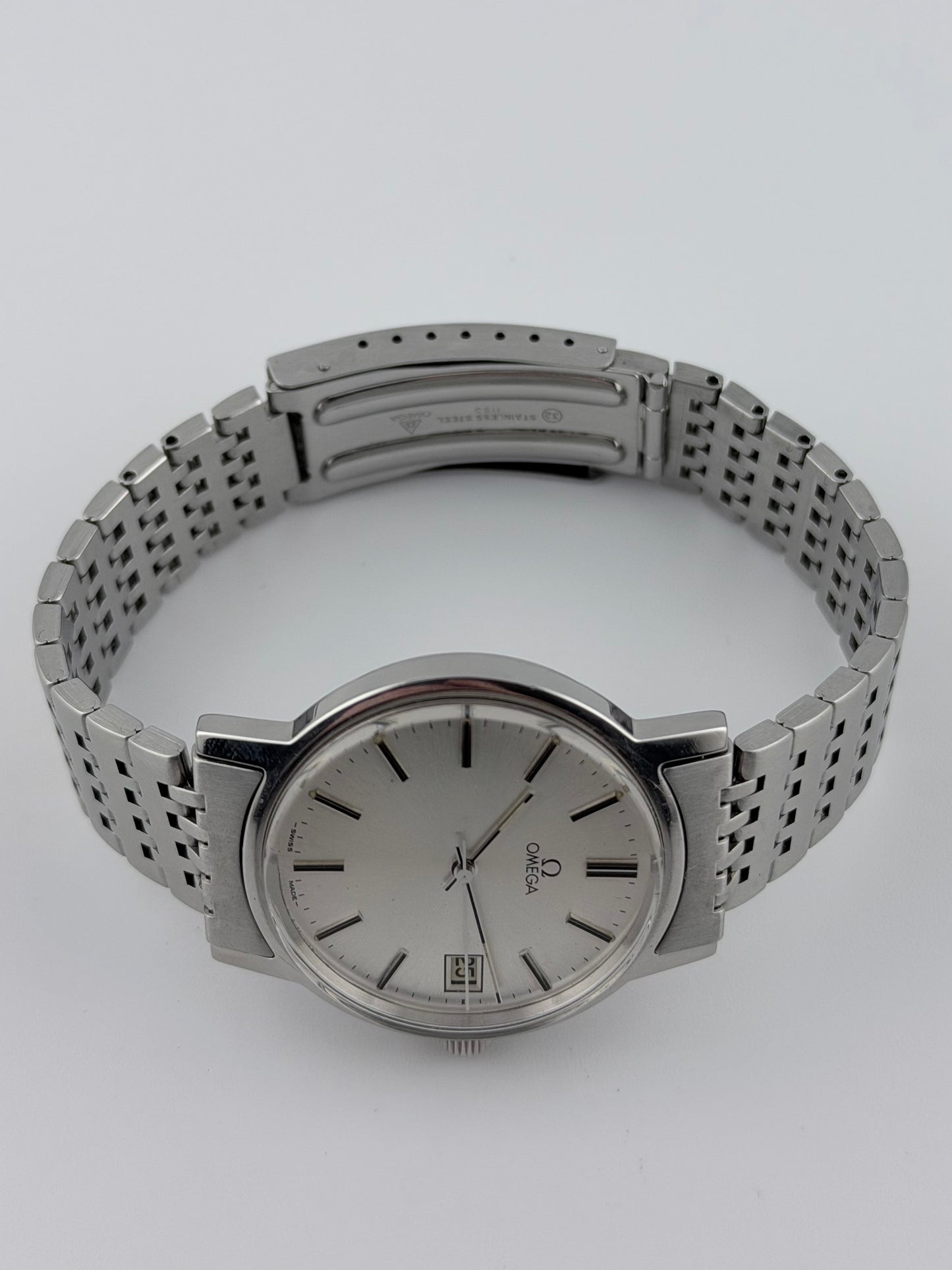 Omega Date Manual Wind 136.0104 - Original Bracelet