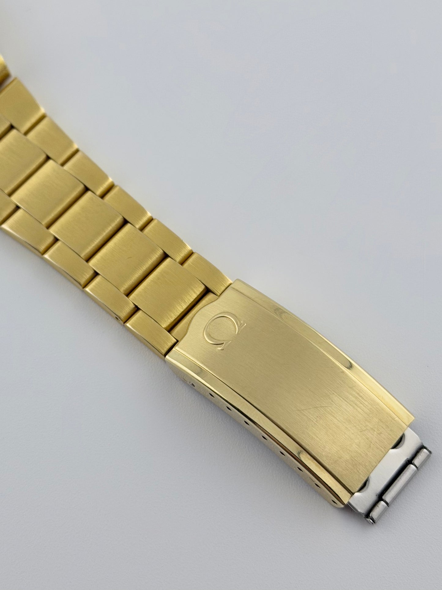 Omega Geneve Manual Wind Date - 136.0103 - Box and Papers!