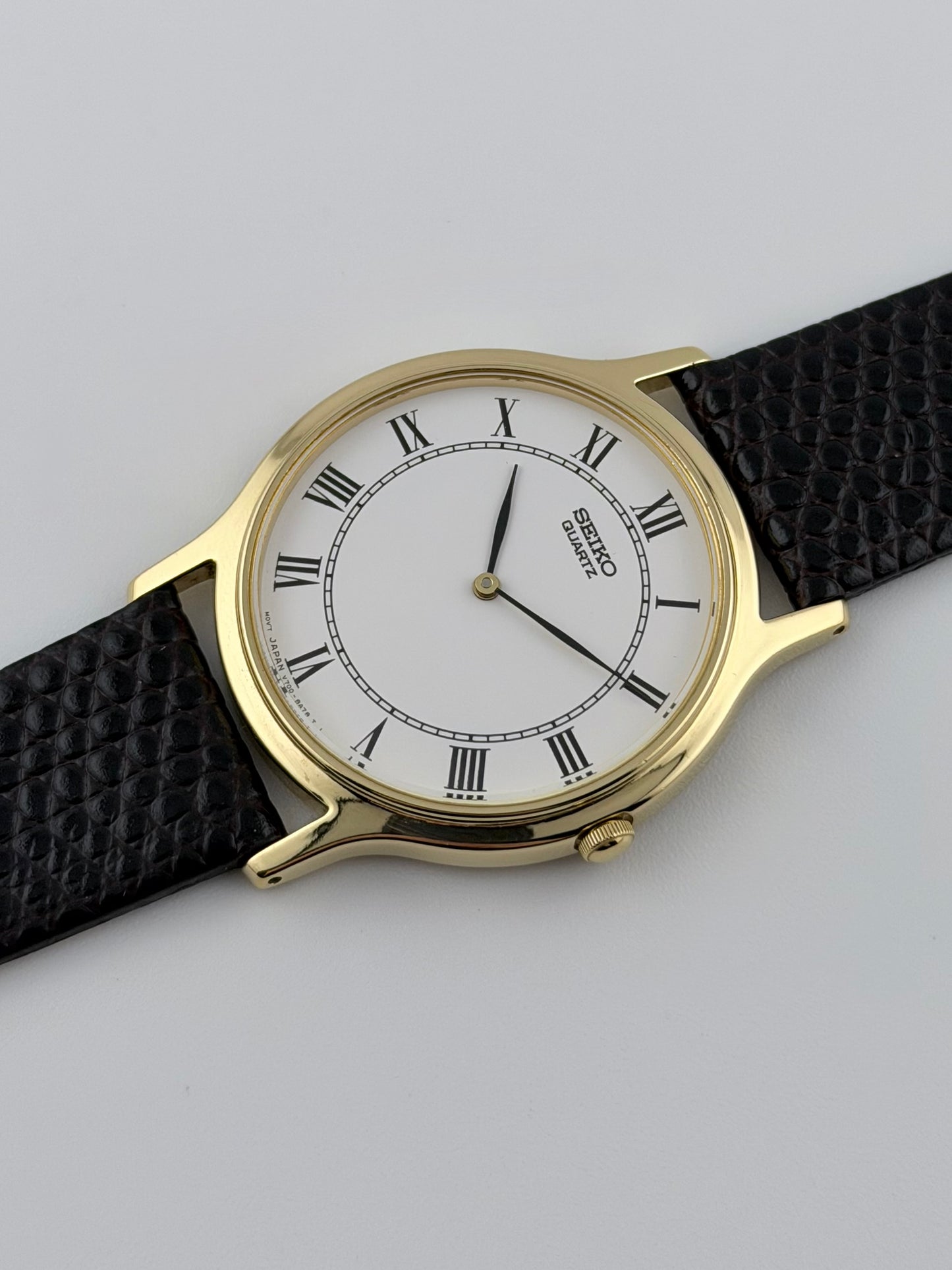 Seiko Quartz V700-8A10