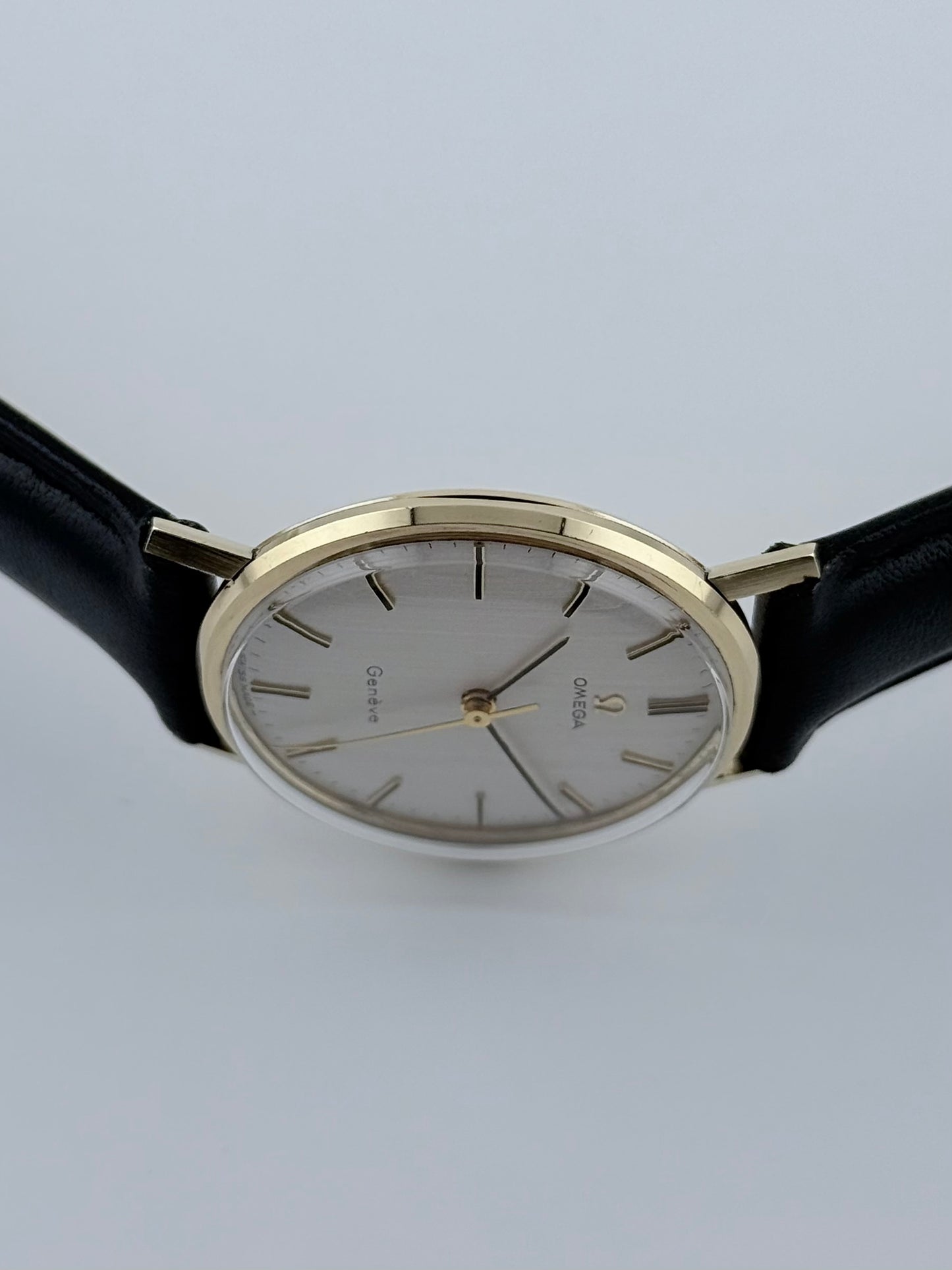 Omega Manual Wind  9ct Gold - 131.8412 - FULL SET!