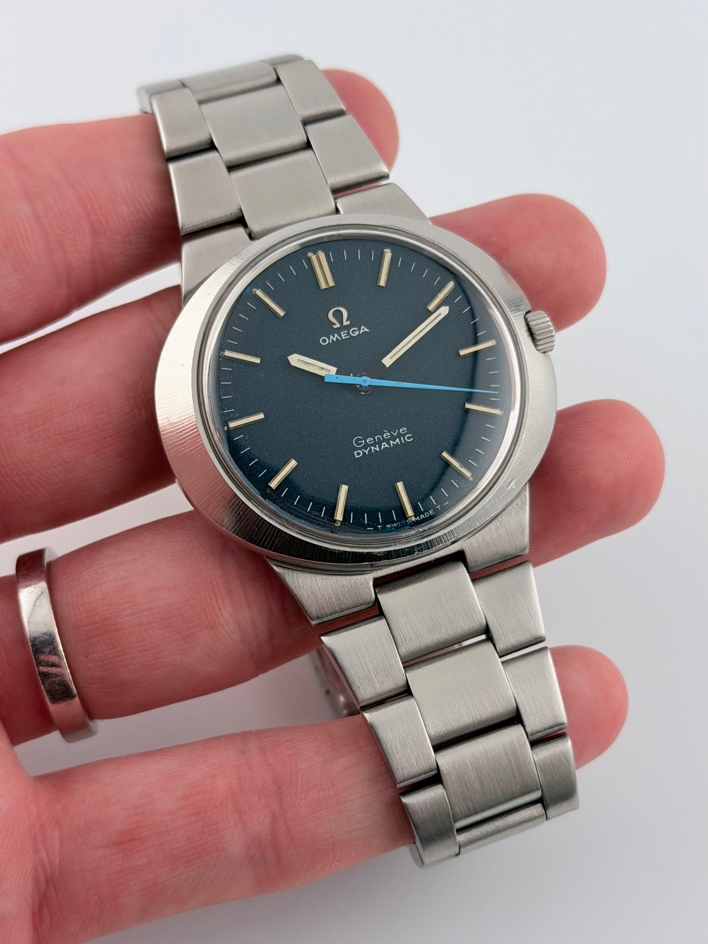 Omega Geneve Dynamic Manual Wind 135.033 - Box and Papers