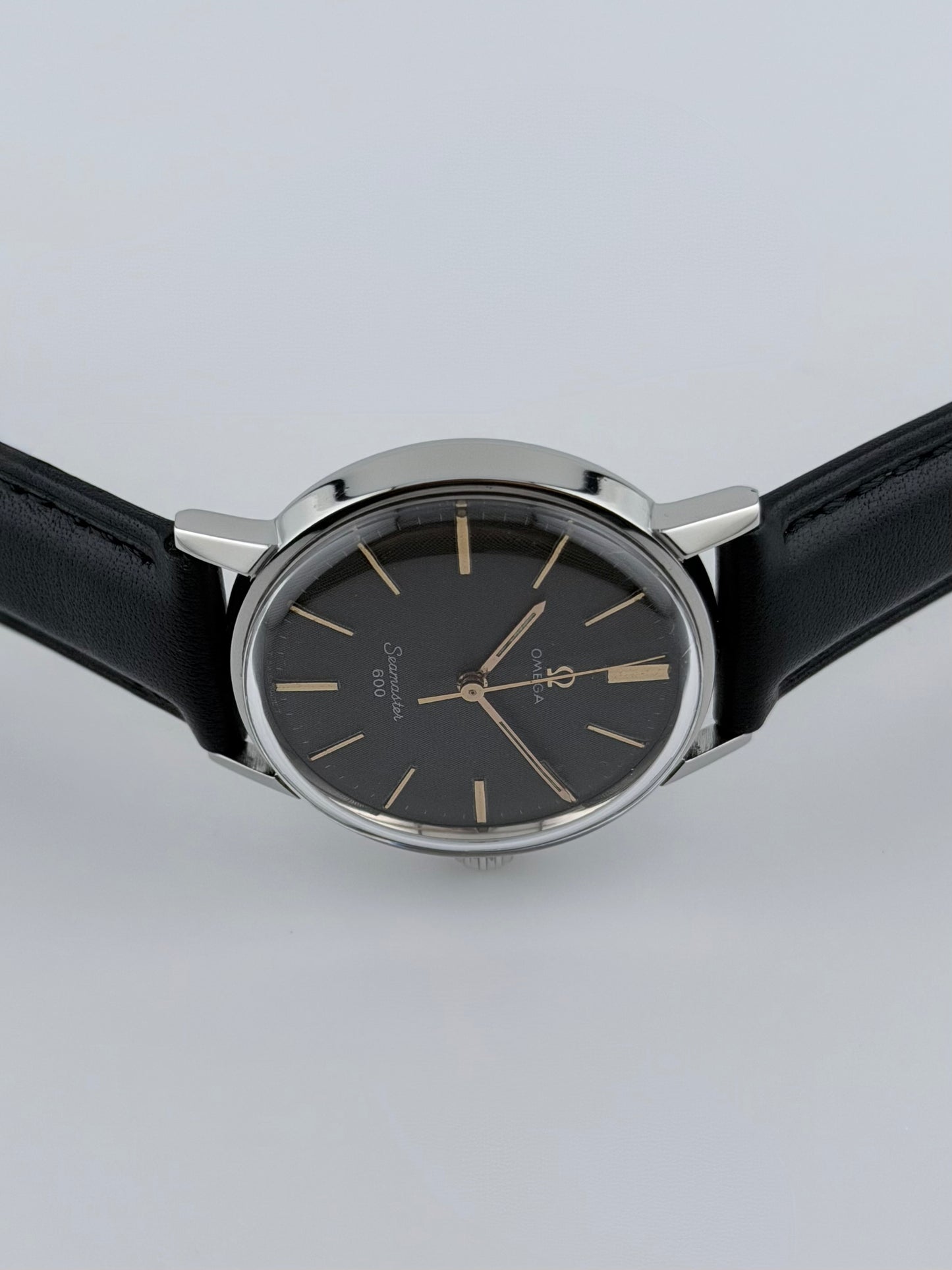 Omega Seamaster 600 Manual Wind - 136.011 - Carbon Dial - Ultra Rare!