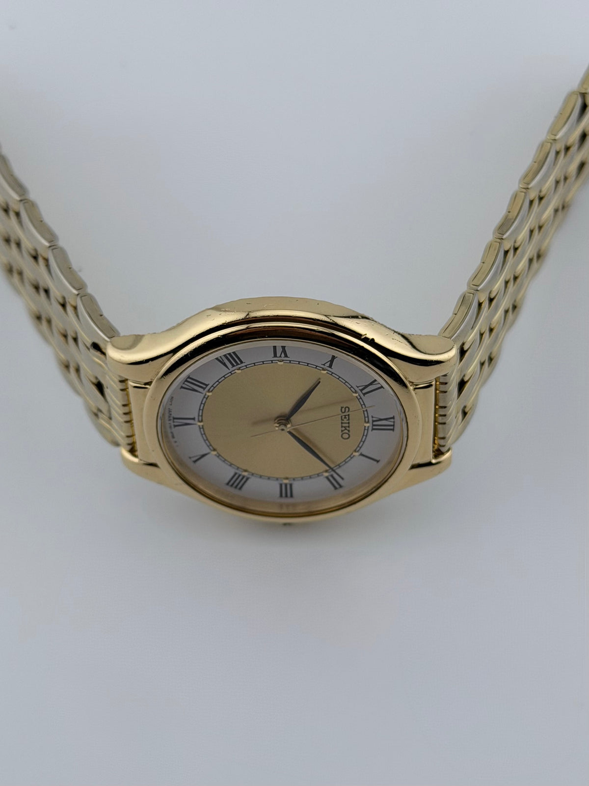 Seiko Quartz V701-1Y70