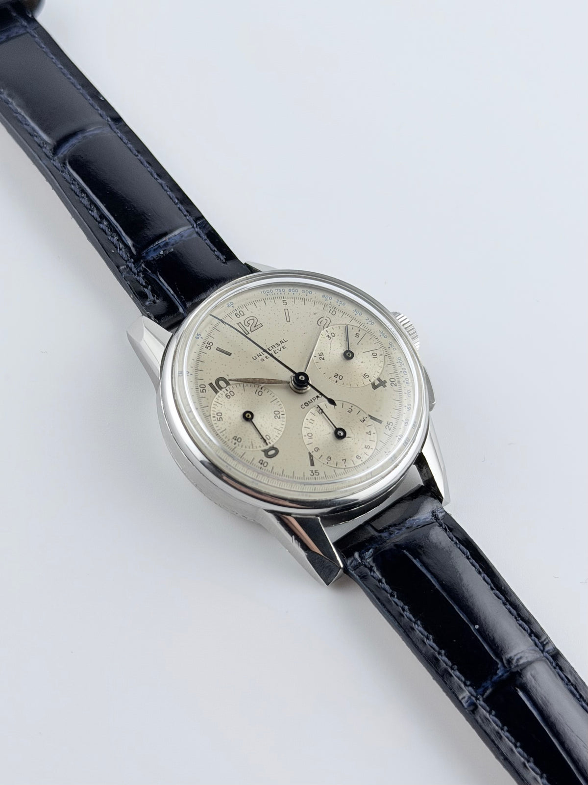Universal Geneve Compax Manual Wind Chronograph - 22498 - Rare