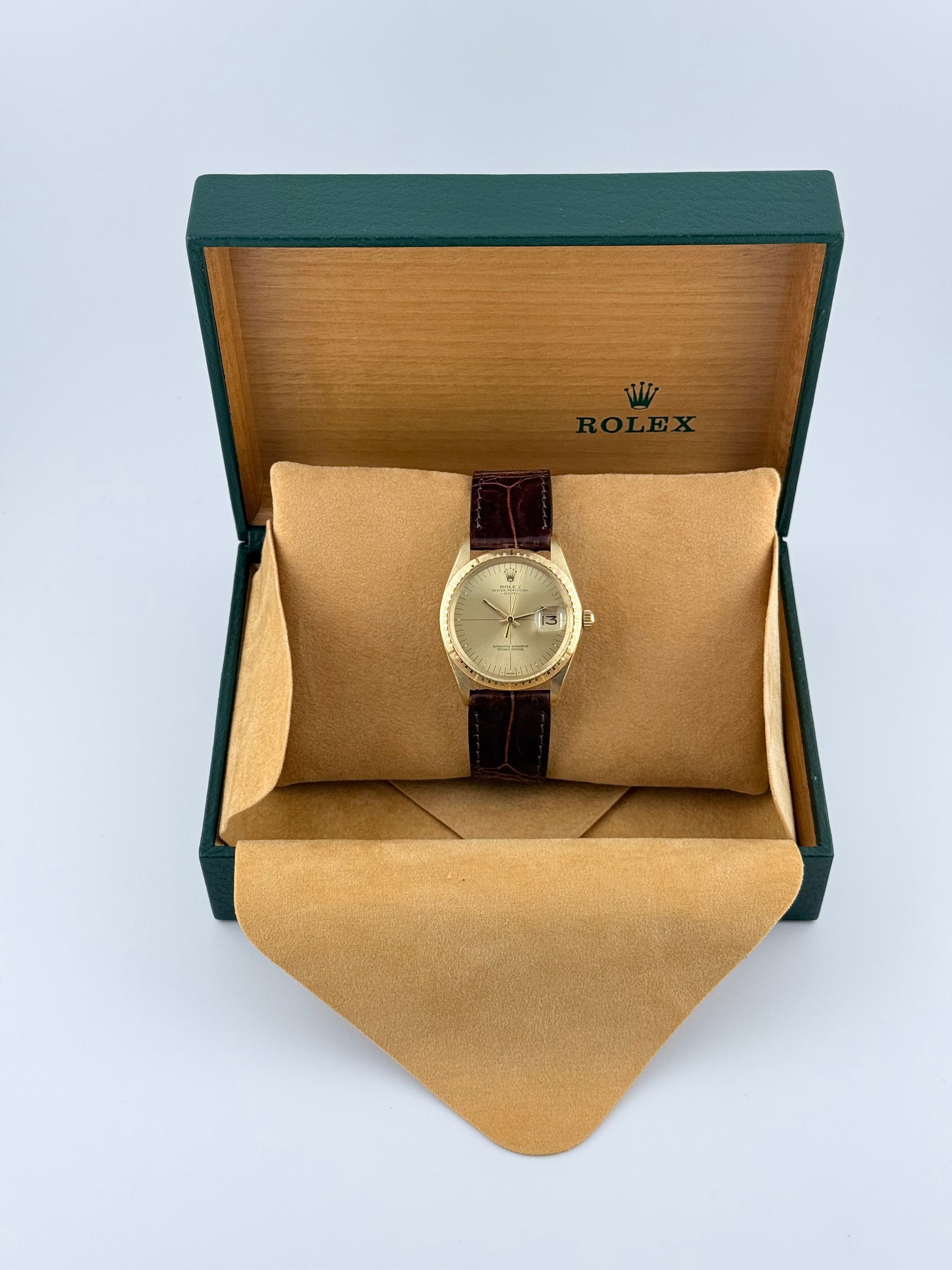 Rolex Oyster Perpetual Date Automatic - 1512 - Zephyr Dial - Solid 14ct Gold - Box and Papers