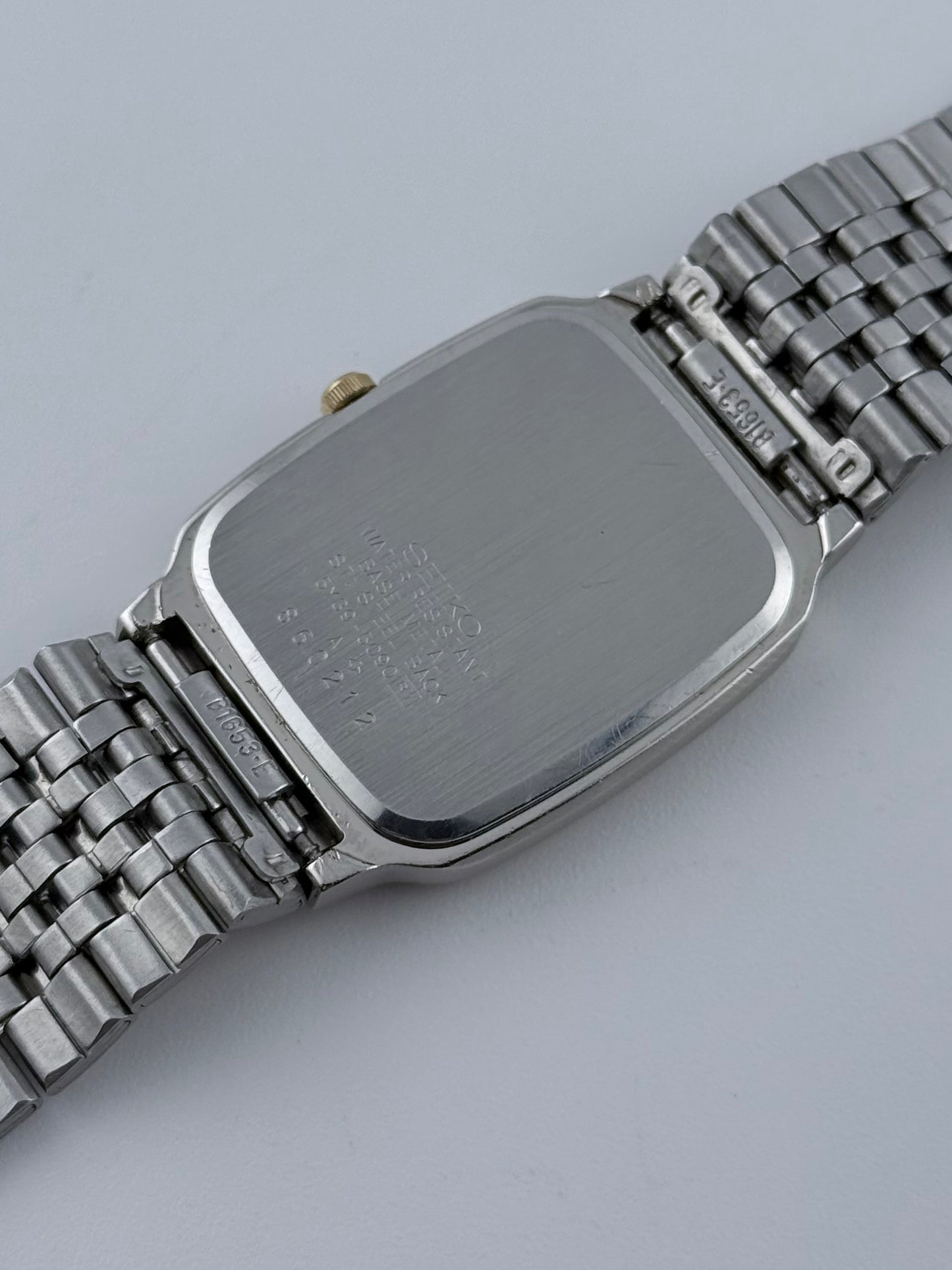 Seiko Tank Quartz 5Y39-5090 Date - Arabic Numerals