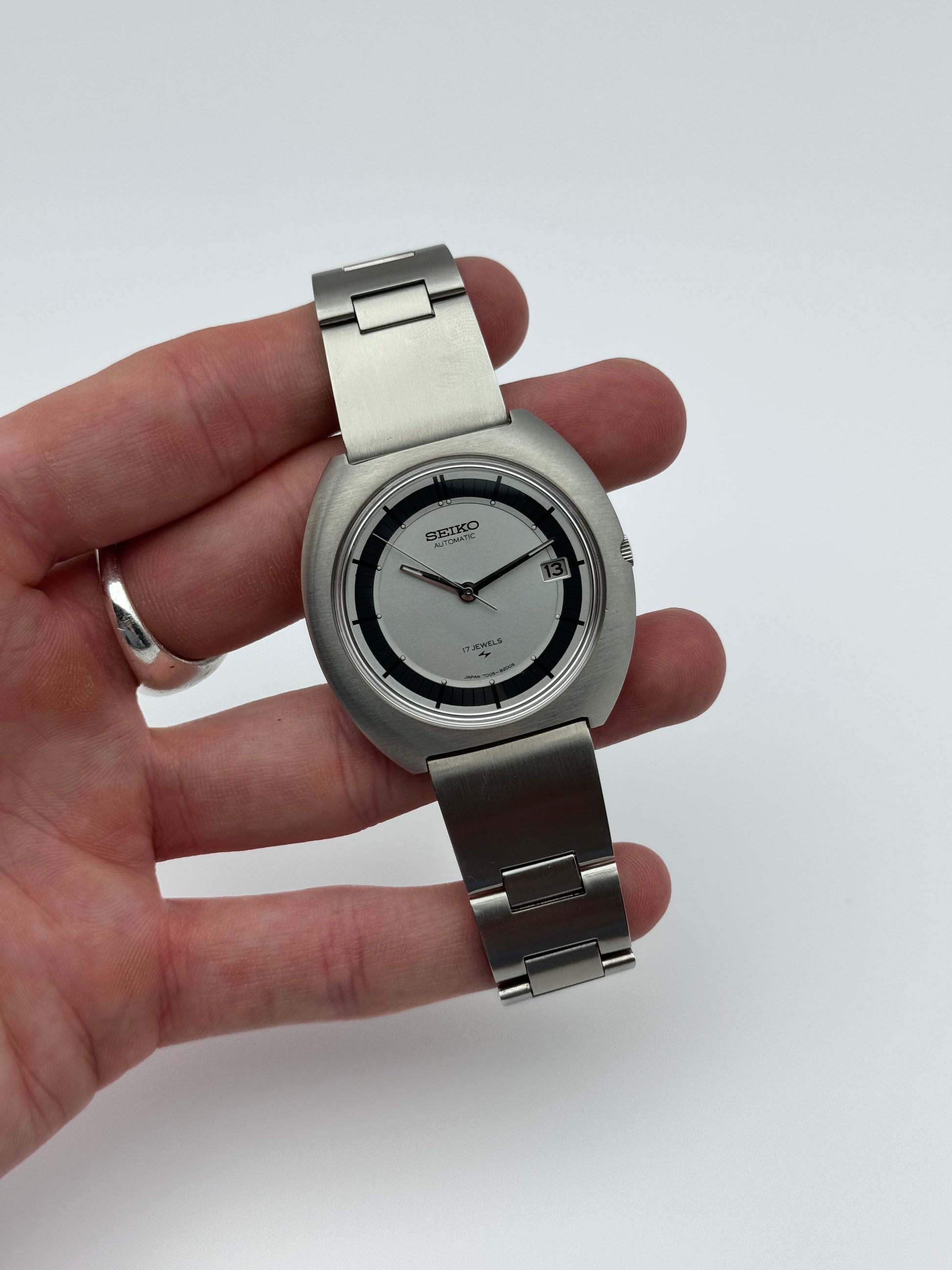 Seiko Automatic Date 17j Near New Old Stock 7005-8150 – The