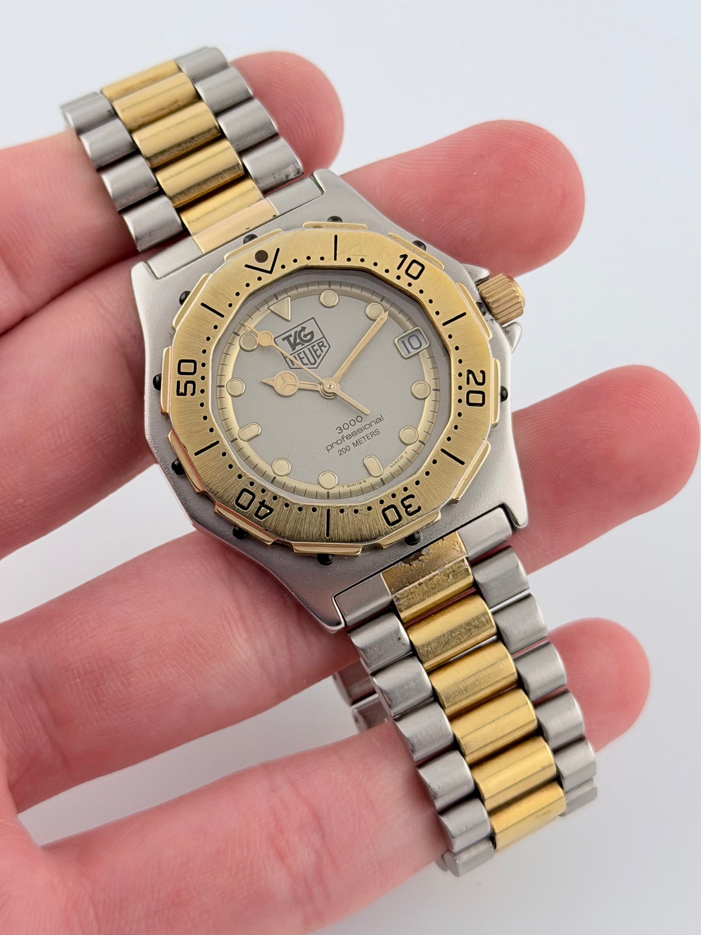 Tag Heuer Professional 3000 Quartz Date - 934.213