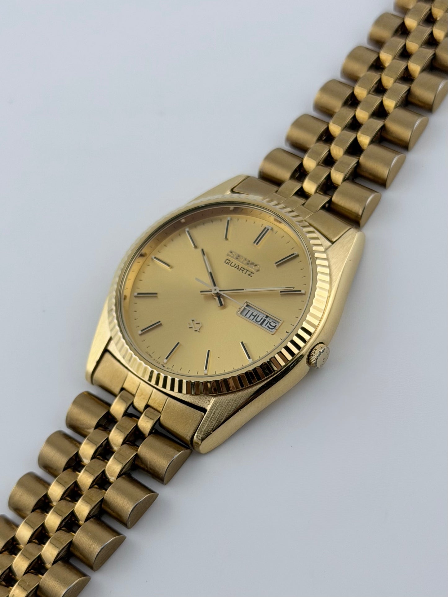 Seiko SQ Quartz Day-Date 5Y23-8A60 C34