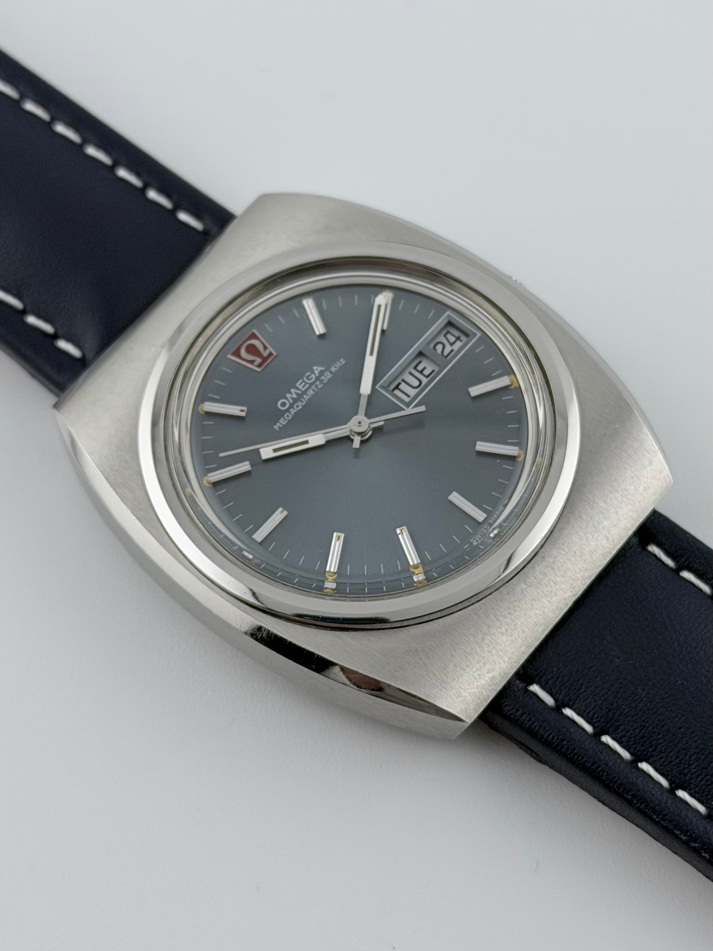 Omega Megaquartz 32 Khz 196.0030 - Rare Blue Dial
