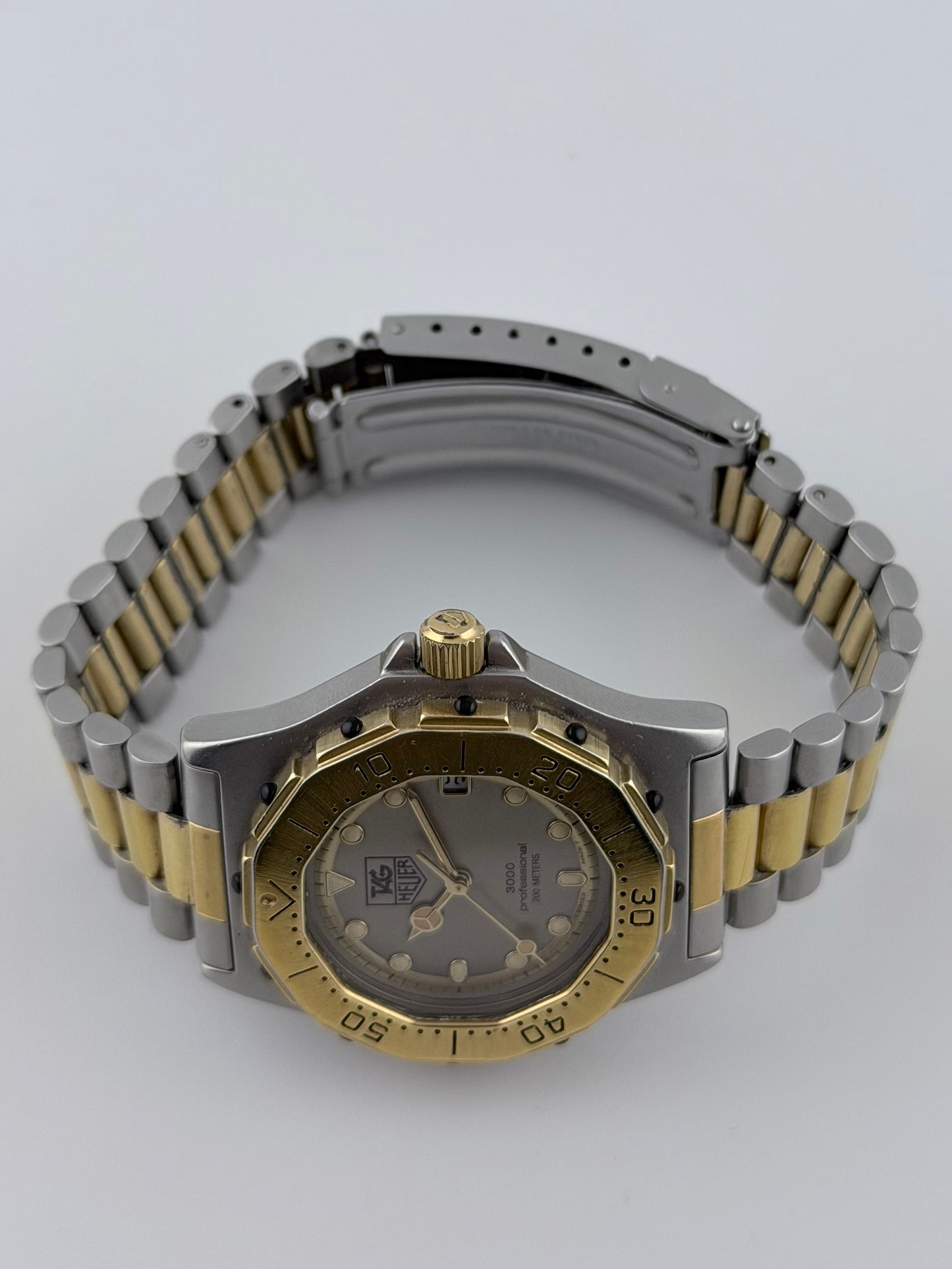 Tag Heuer Professional 3000 Quartz Date - 934.213