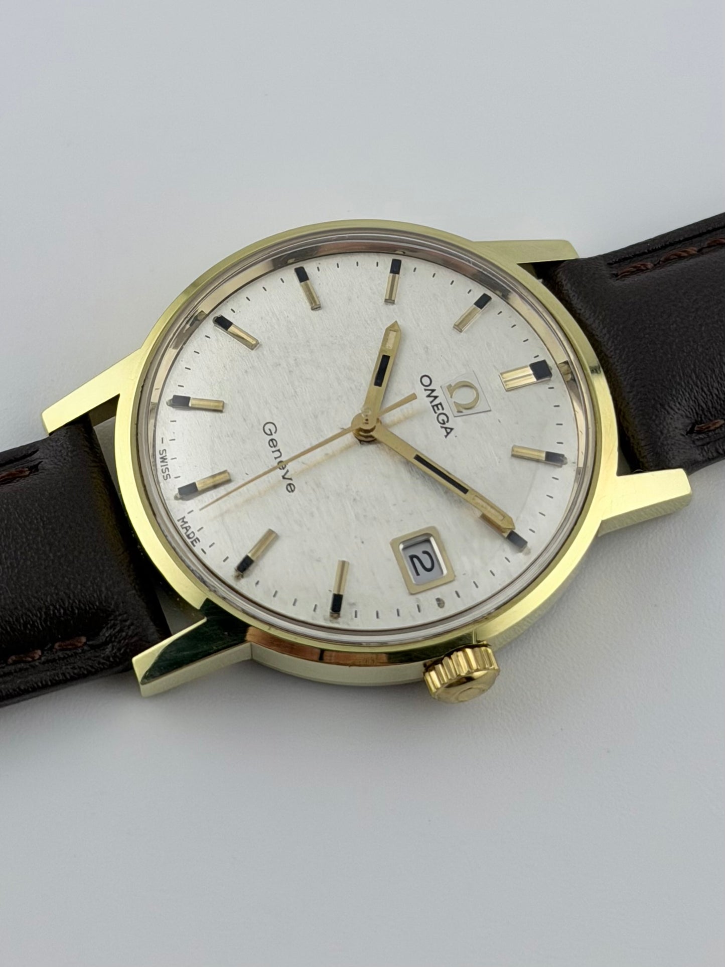 Omega Geneve Manual Wind - 136.070 - Rare Shantung Dial