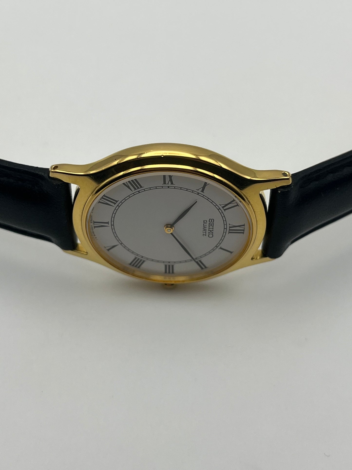 Seiko Quartz V700-8A10