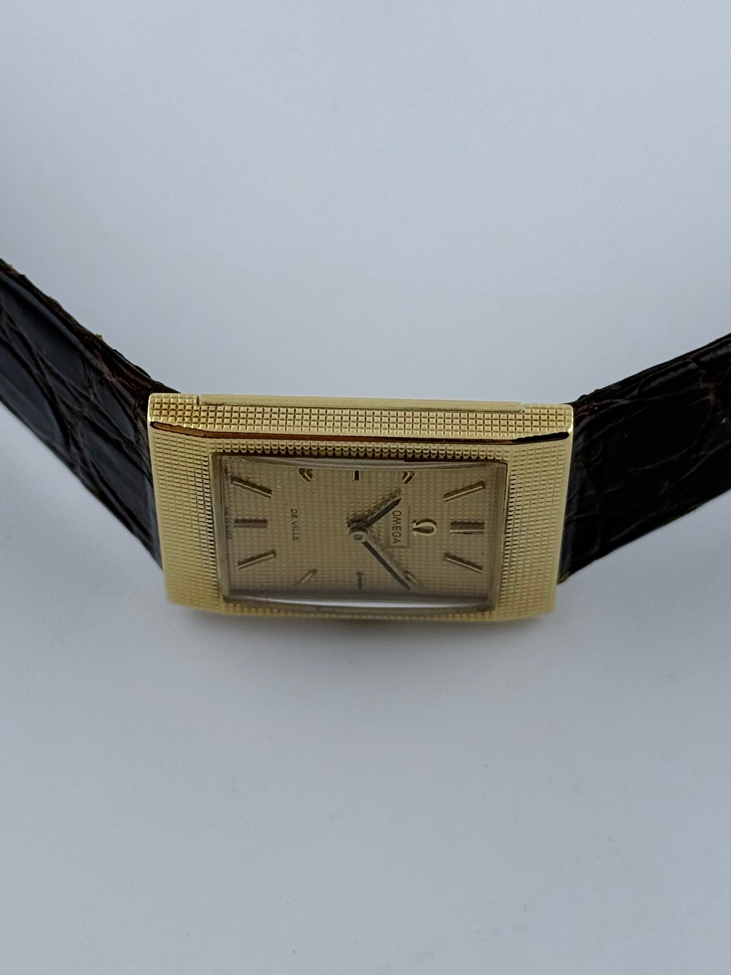 Omega De Ville Tank Manual Wind 111.081 - 18ct Gold - with Rare Box