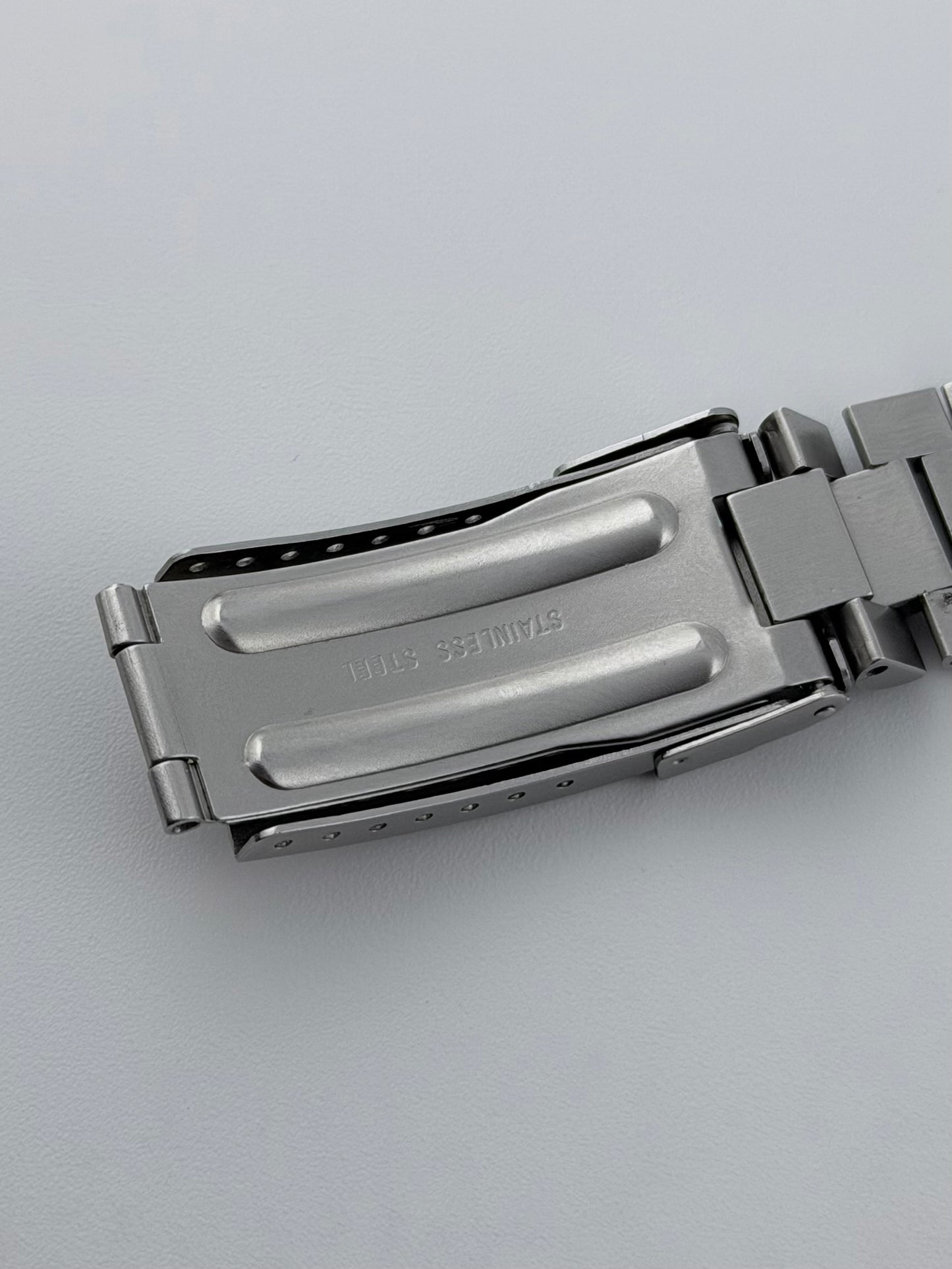 Tag Heuer Professional 2000 Quartz Date - 962.213