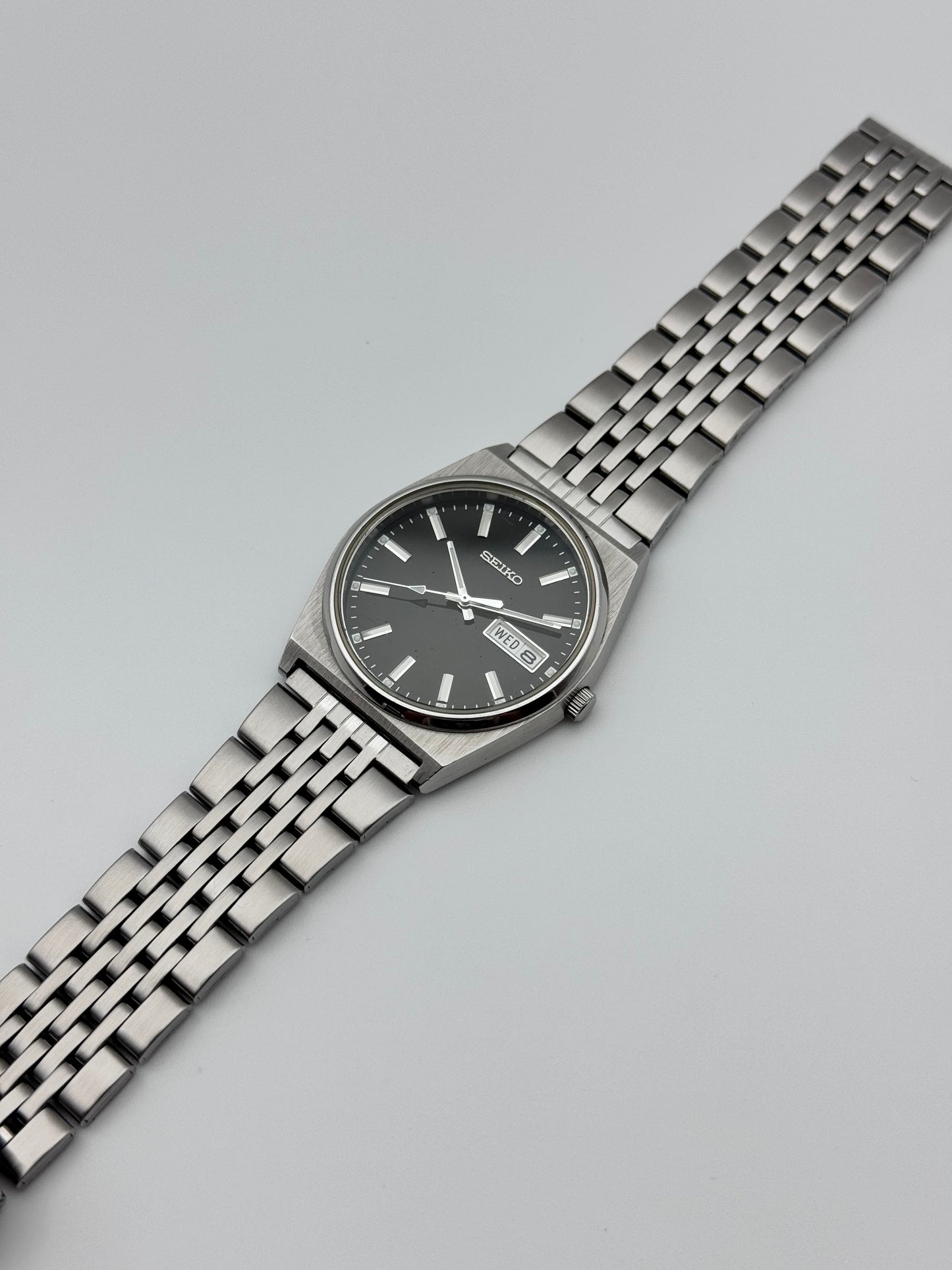 Seiko Quartz V743-9020 - Box and Papers