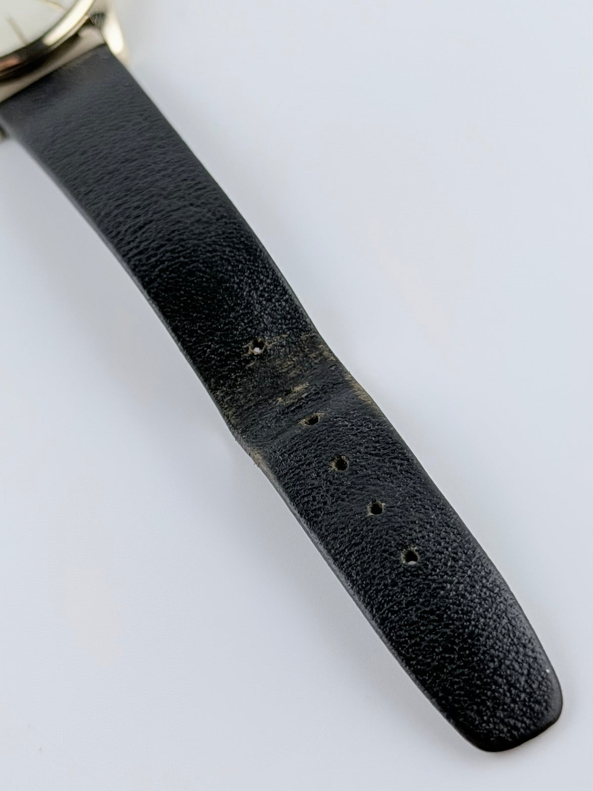 Omega Manual Wind 9ct Gold - ALD 1315405 - Linen Dial