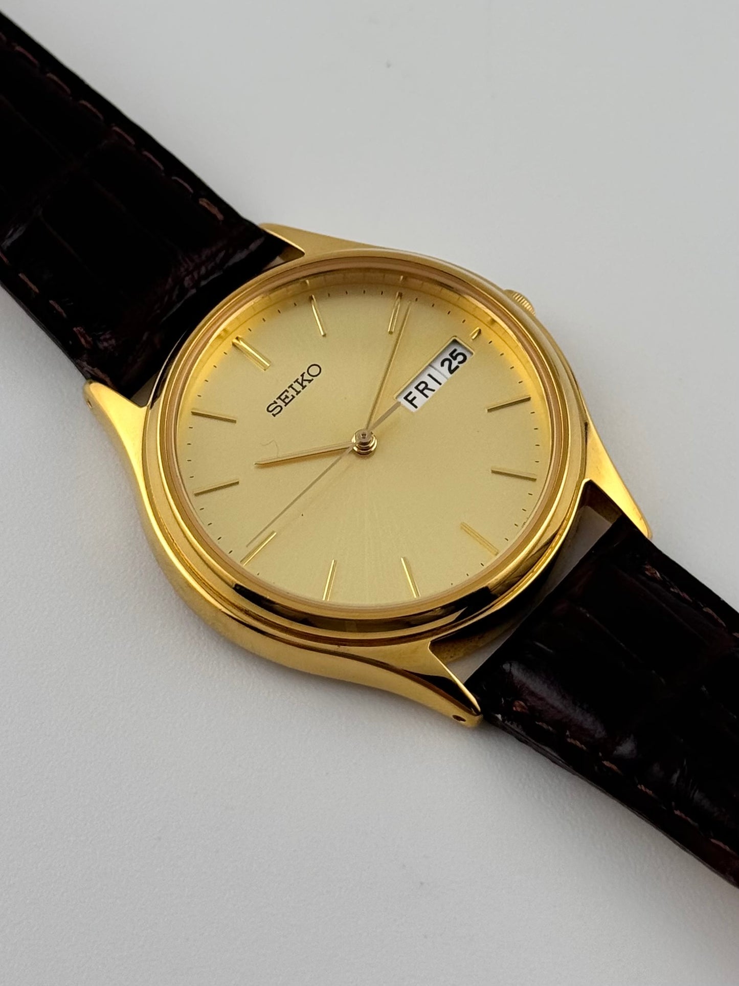 Seiko Quartz Day-Date 7N43-8A90 - Sunburst Dial