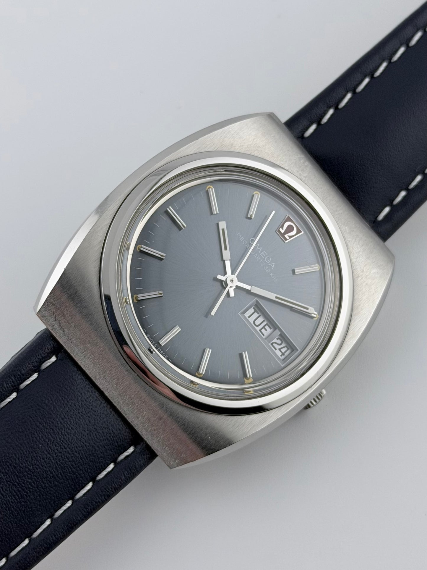 Omega Megaquartz 32 Khz 196.0030 - Rare Blue Dial