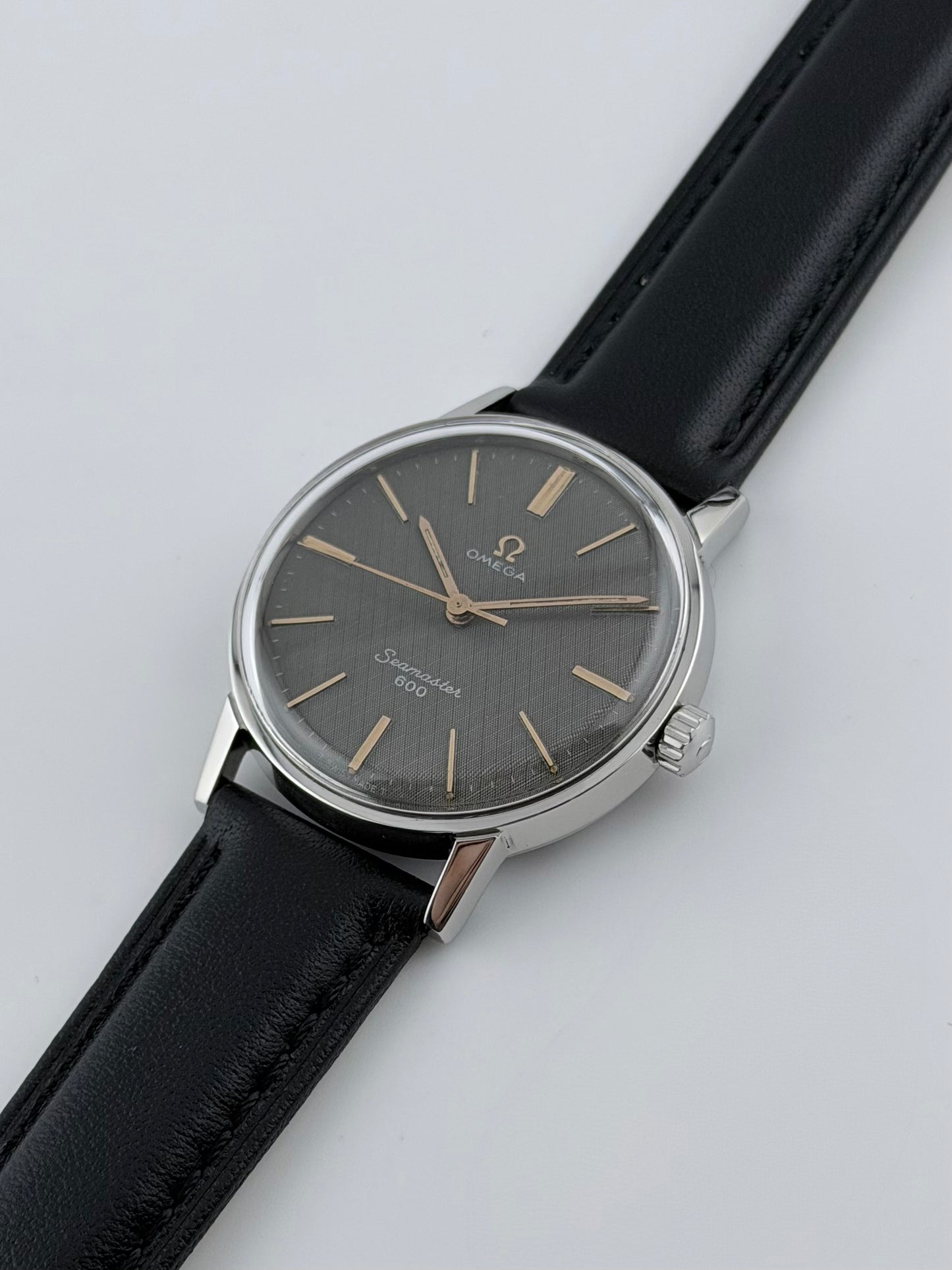 Omega Seamaster 600 Manual Wind - 136.011 - Carbon Dial - Ultra Rare!