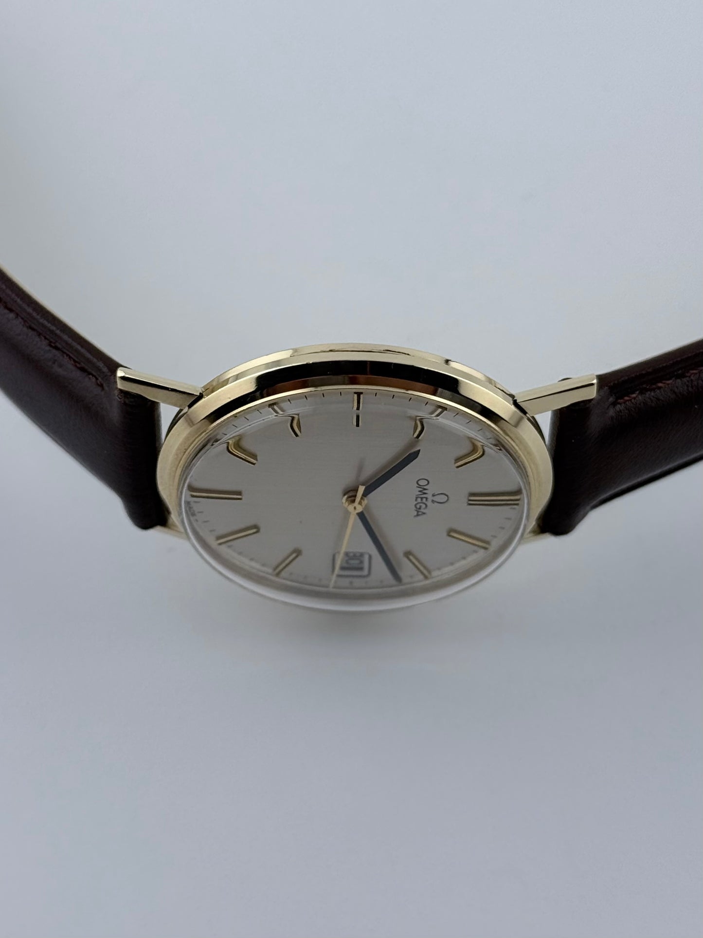 Omega Geneve Manual Wind 9ct Gold - 132.5017