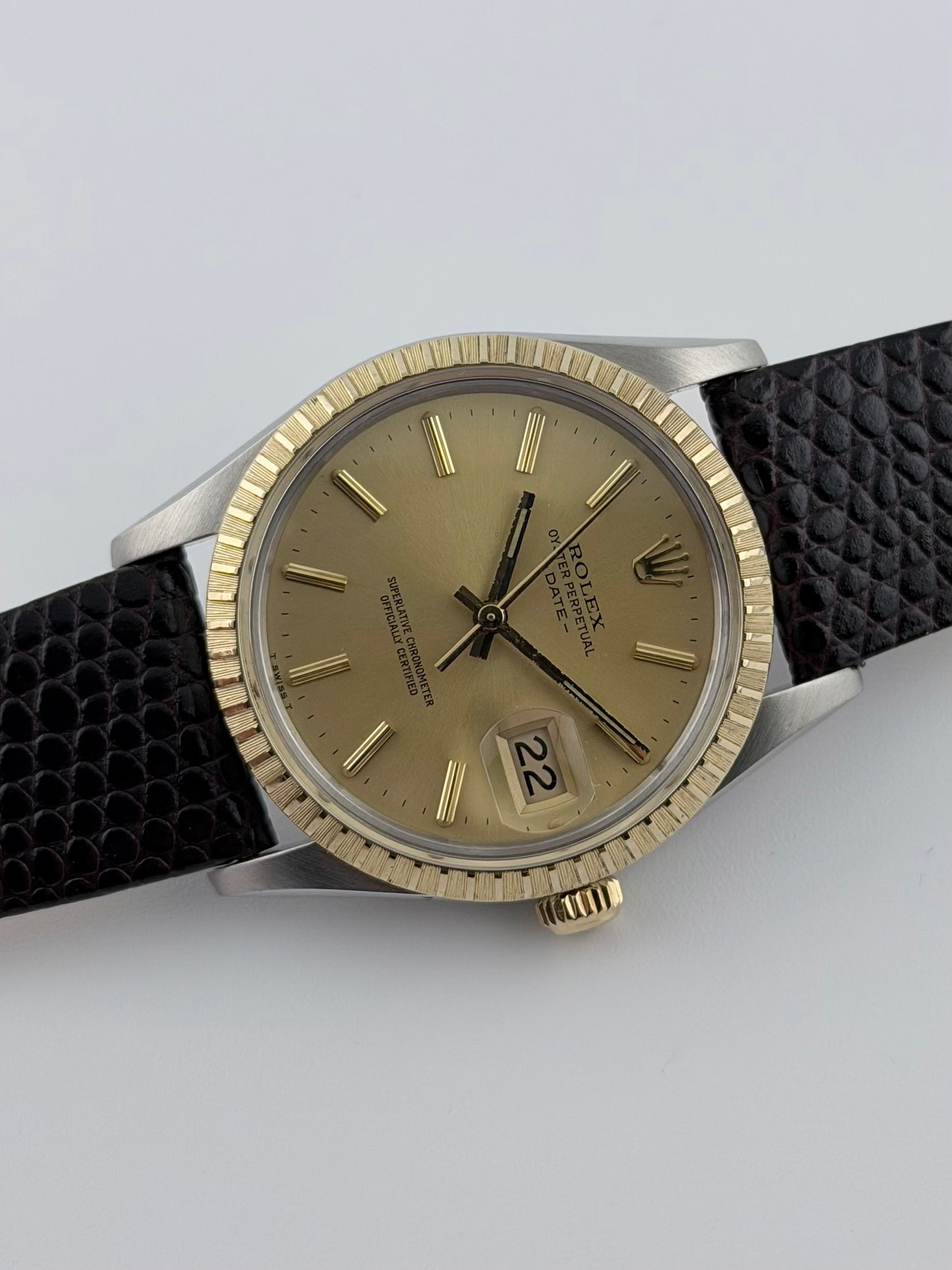 Rolex Oyster Perpetual Date Automatic - 15053 - Solid 18ct Gold Bezel