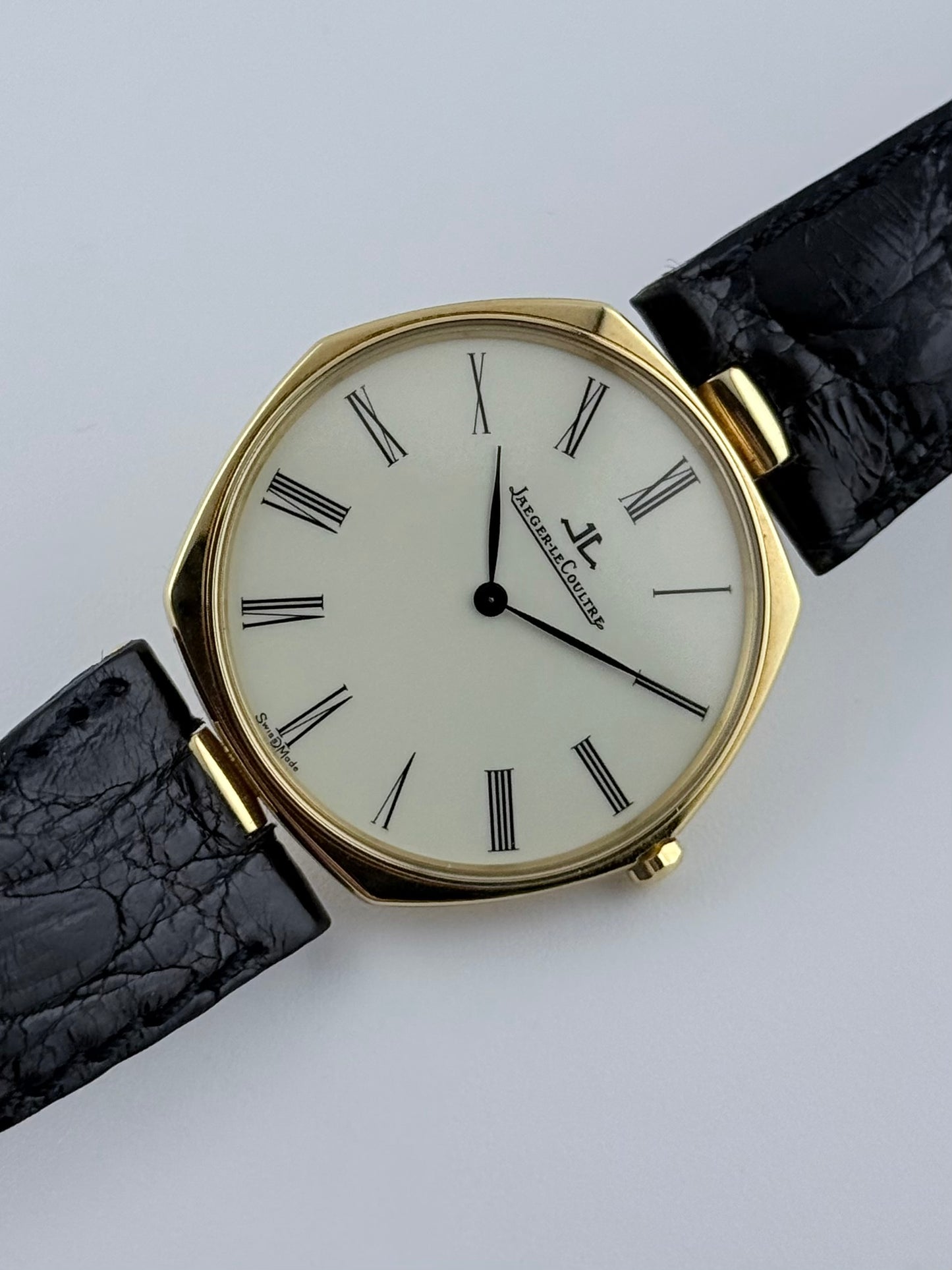 Jaeger LeCoultre Quartz 18ct Solid Gold - Original Strap & Buckle