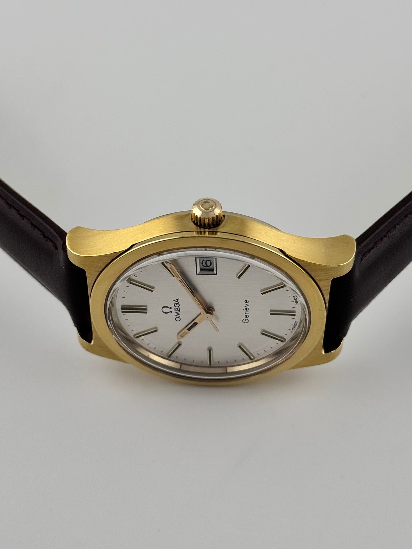 Omega Geneve Date Manual Wind - 136.0102 - Exceptional Condition