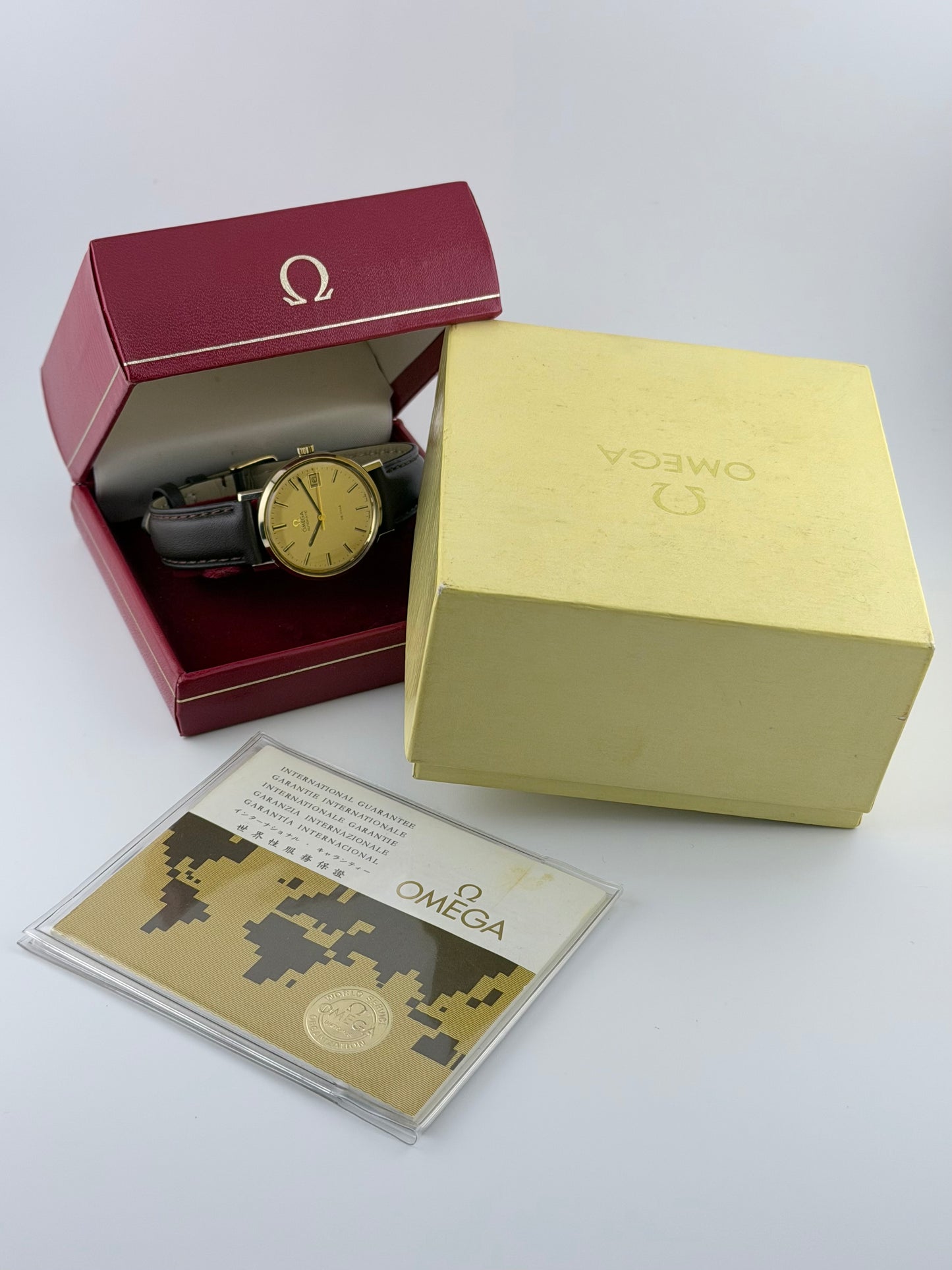 Omega De Ville Automatic Date 166.5161 - 9ct Solid Gold - Box and Papers!