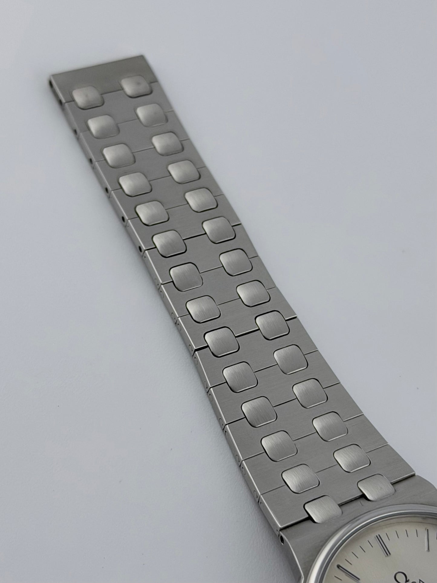 Omega Seamaster Quartz Date 396.0966 - Box and Papers