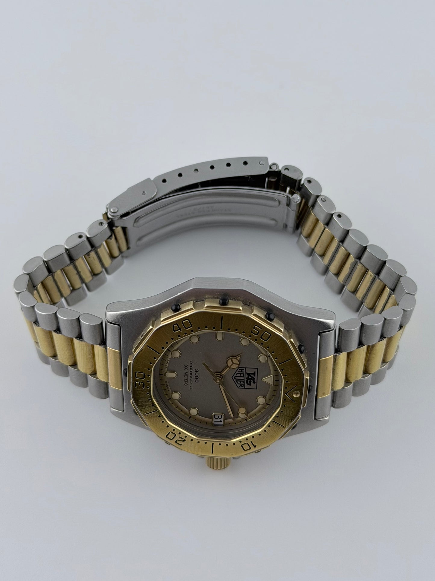Tag Heuer Professional 3000 Quartz Date - 934.213
