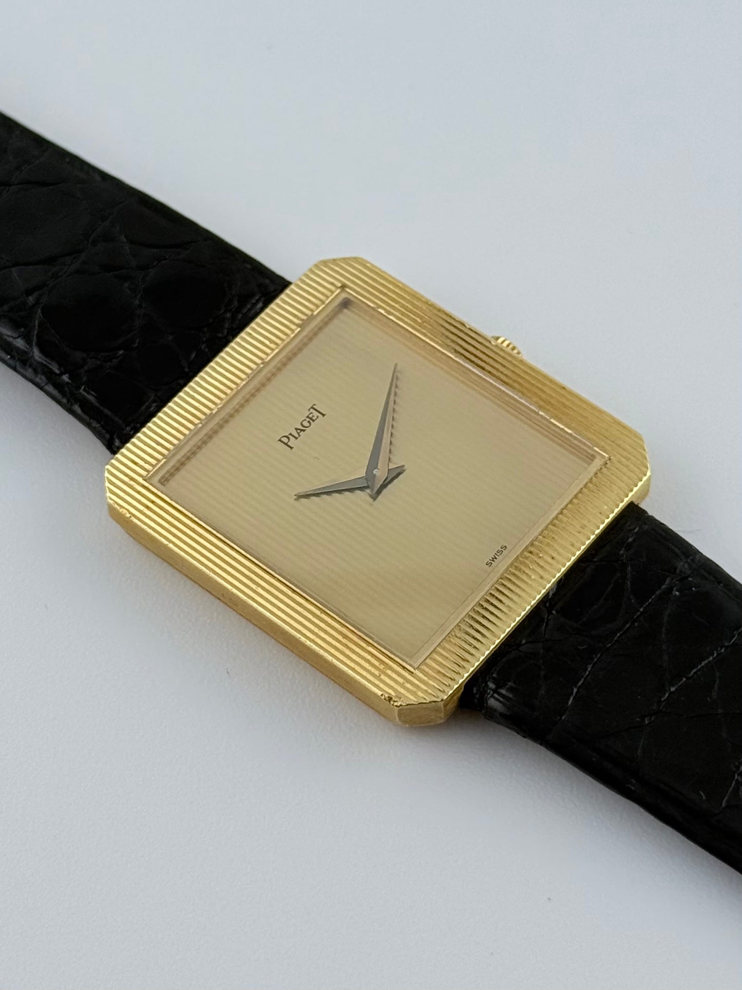 Piaget Protocol Tank Quartz - 18ct Gold - 8154