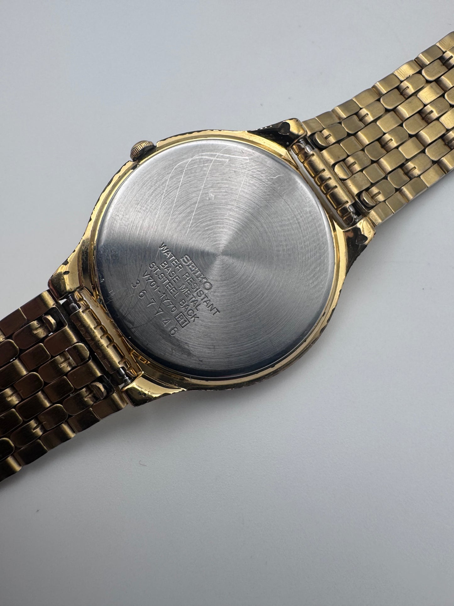 Seiko Quartz V701-1Y70