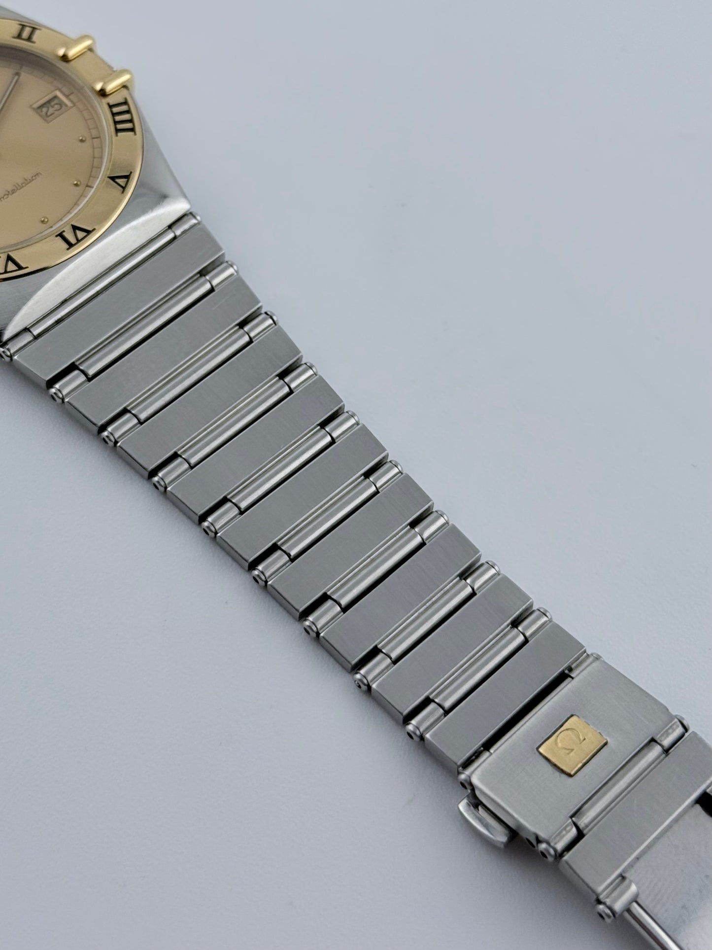 Omega Constellation Manhattan Quartz Date 396.1070 - Original Paperwork