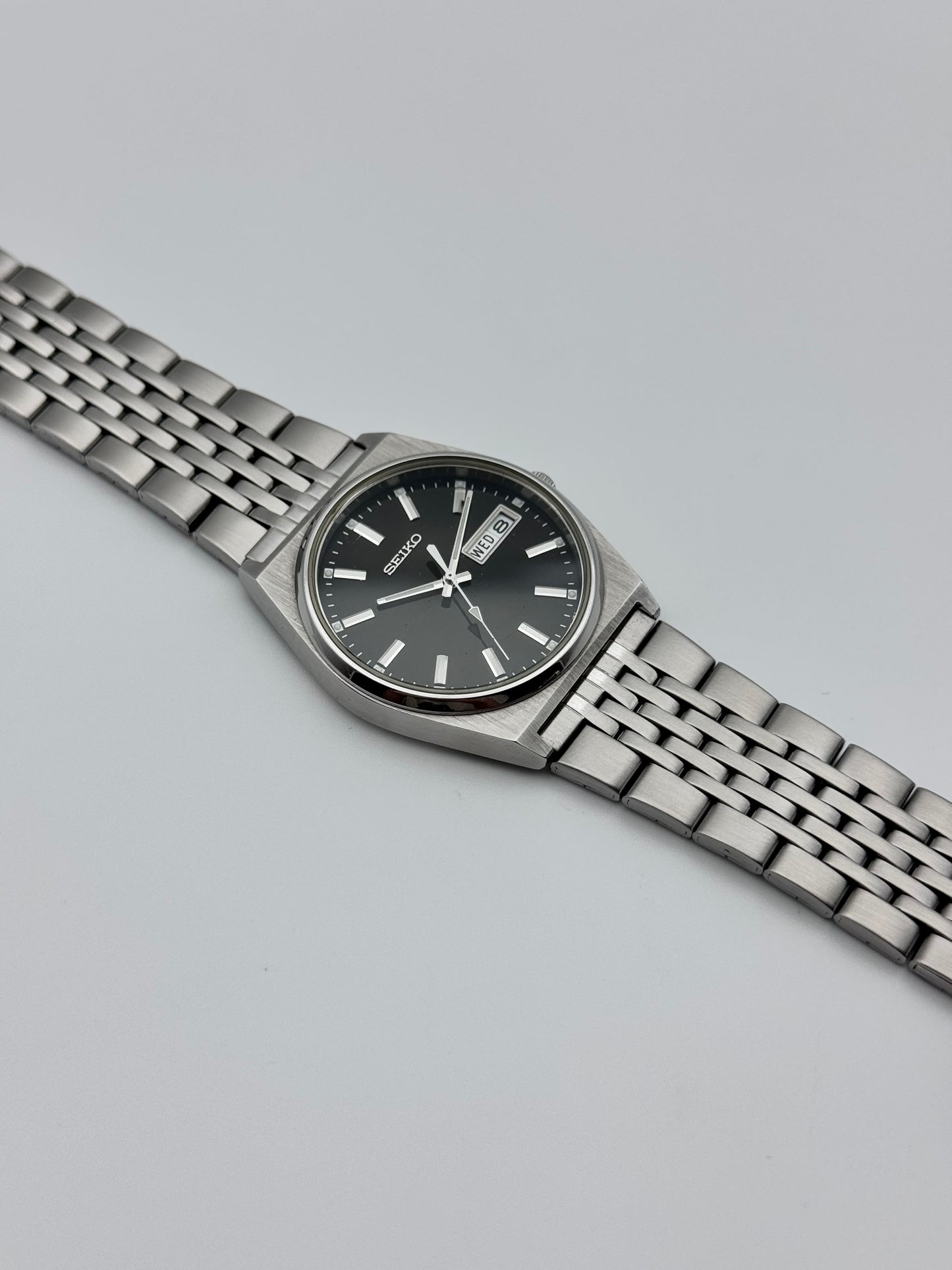 Seiko Quartz V743-9020 - Box and Papers